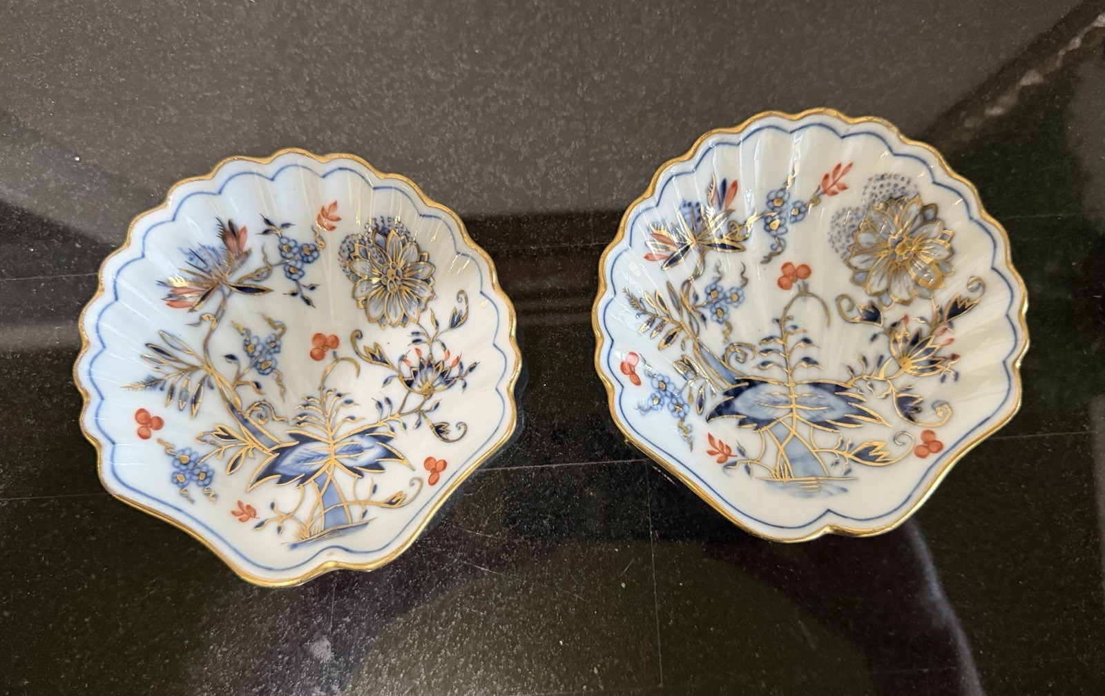 Vintage Pair Of Royal Vienna Clam Shell Porcelain Trinket Dish Vintage Pair Of Royal Vienna Clam Shell Porcelain Trinket Dish