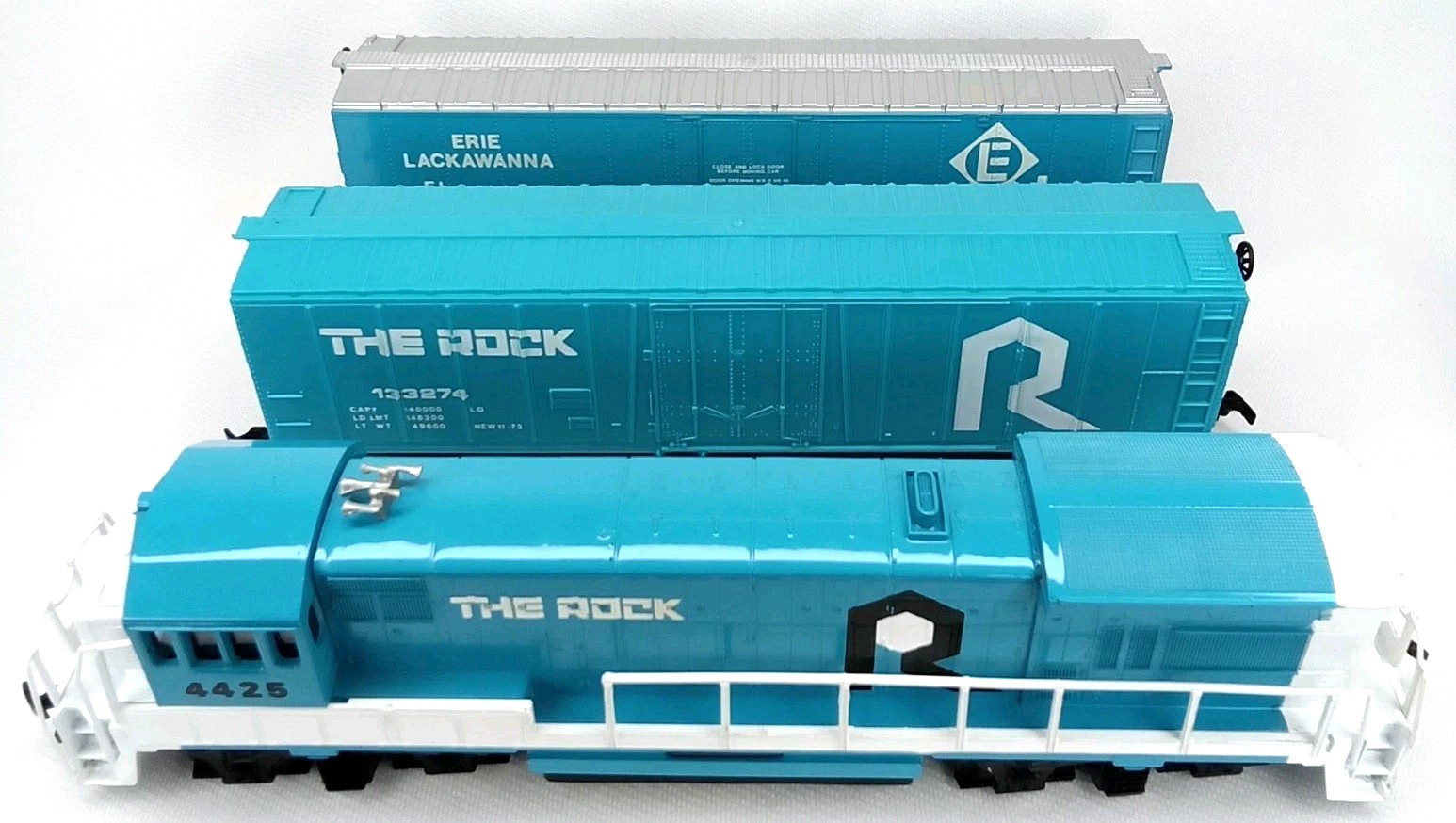 Vintage Model Railroad Bachmann Rock Island Locomotive Boxcar & Cushioned Car