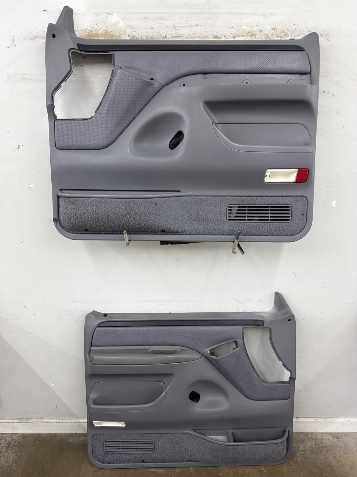 92-96 Ford Bronco F-150 97 F-250 F350 Pair Of Power Door Panels OEM Light Gray