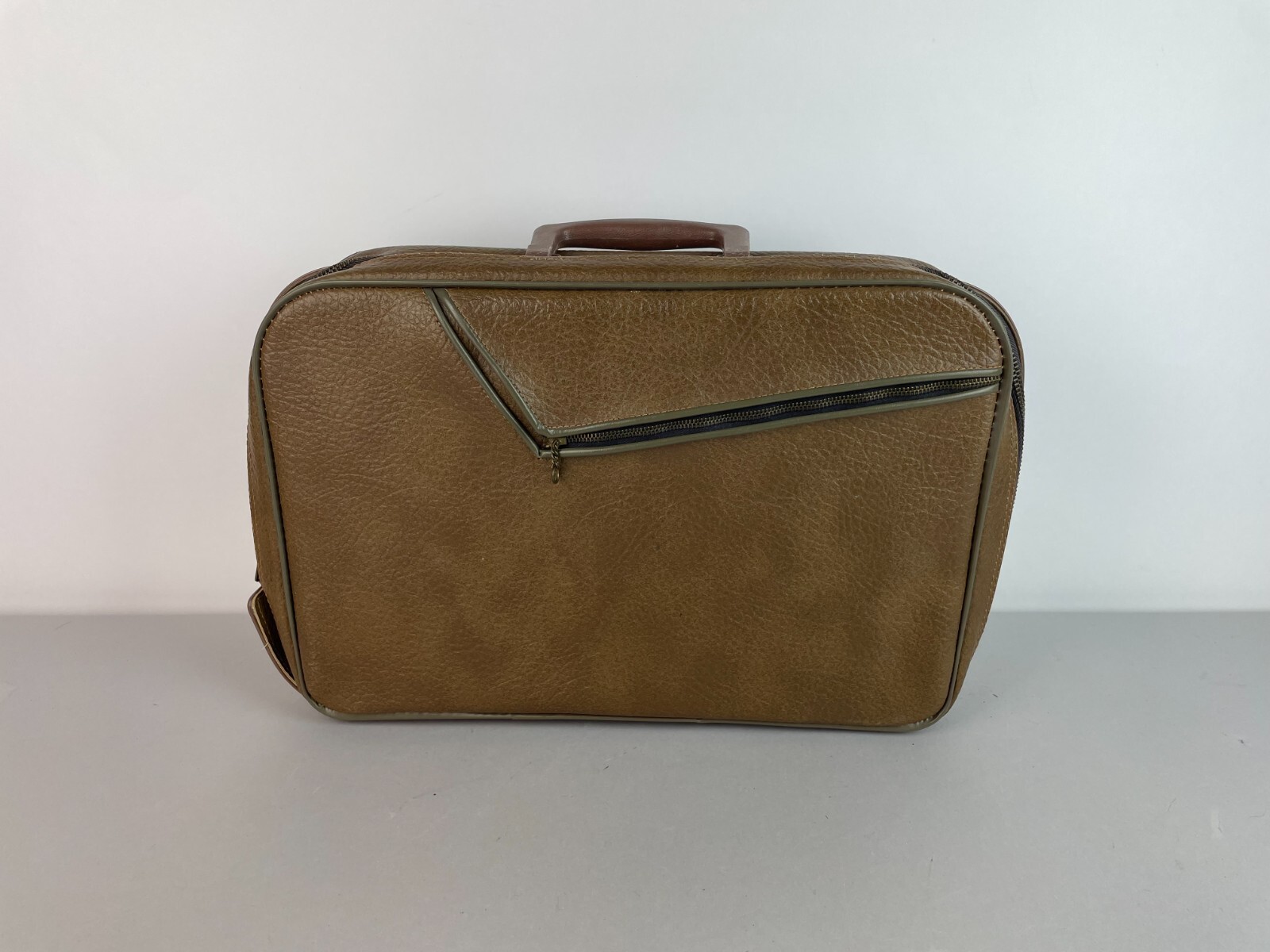 Vintage A.D. Sutton & Sons Suitcase Travel Bag Brown Carry Luggage 70s KEY