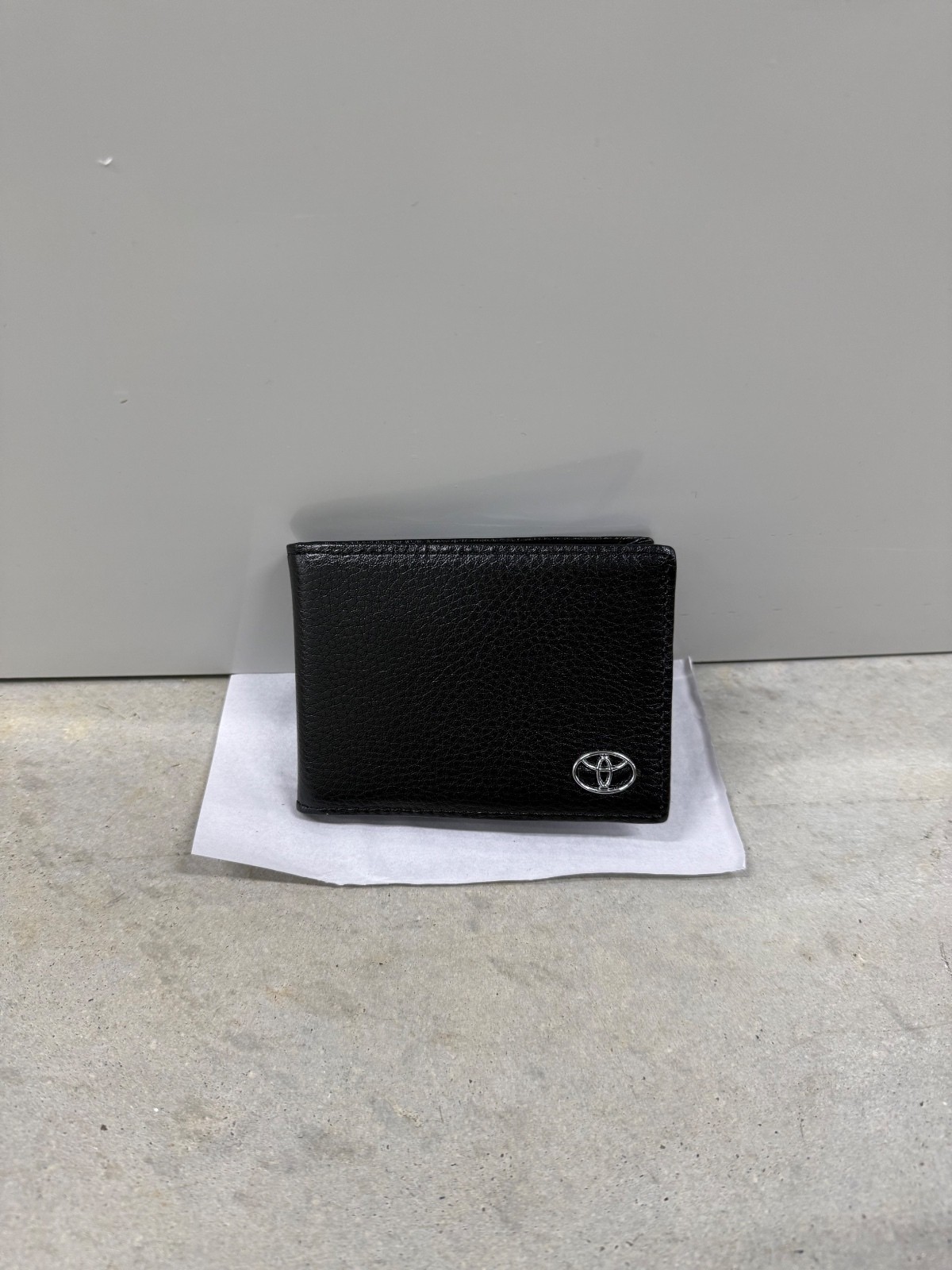Toyota Black Pebbled Leather Men's Bifold Wallet With Emblem Logo brand new