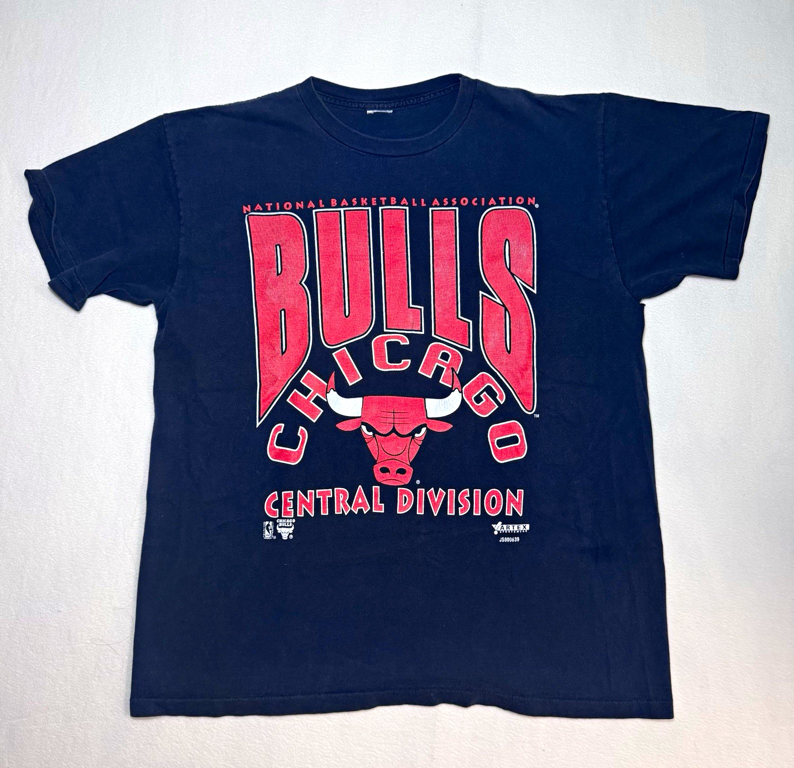 Vintage 90s Artex Chicago Bulls NBA Central Division Graphic Black Red T-Shirt