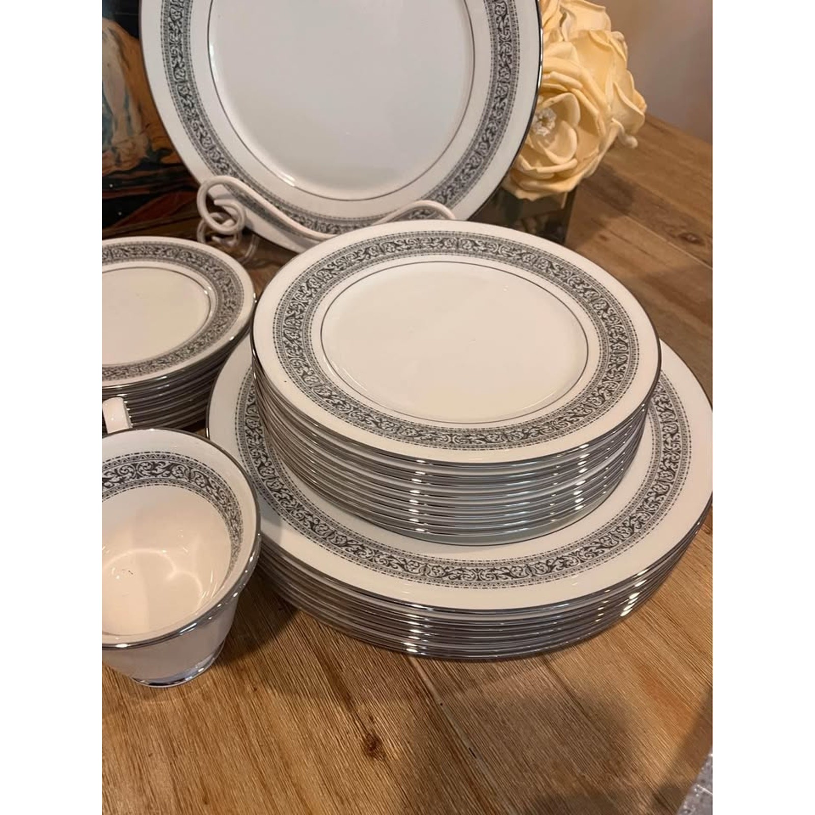 Vintage 1970 Lenox OXFORD Bone China FILIGREE Made in the USA Service For 8 Vintage 1970 Lenox OXFORD Bone China FILIGREE Made in the USA Service For 8