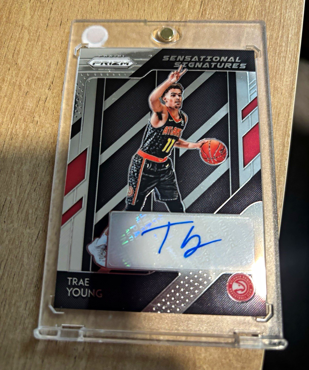 2018-19 Panini Prizm Trae Young Sensational Signatures #SS-TYG Auto Hawks