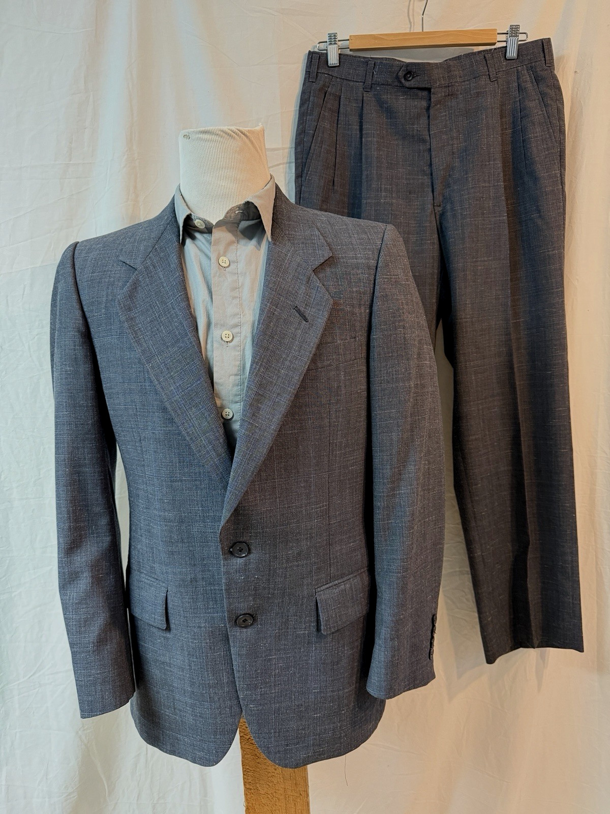 Nino Cerruti Suit Mens 38R 32 x 31 Blue Plaid Vintage 2 Button Notch Lapel USA