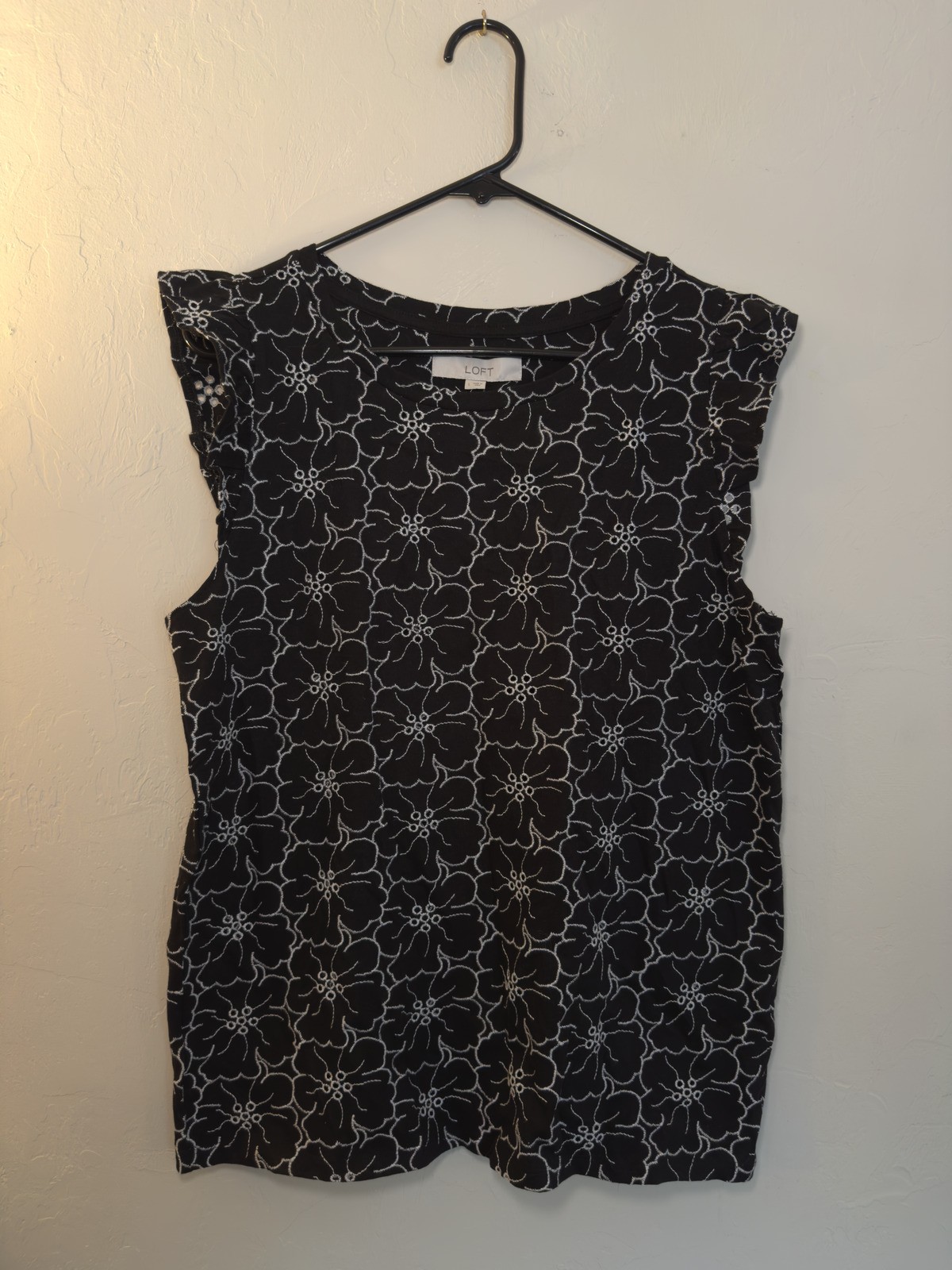LOFT Women’s Large Black Floral Embroidered Ruffle Sleeve Top NWT