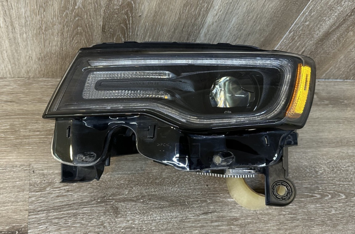 2019-22 JEEP GRAND CHEROKEE LEFT LH  HEADLIGHT ASSY  OEM PART # 68426873AD