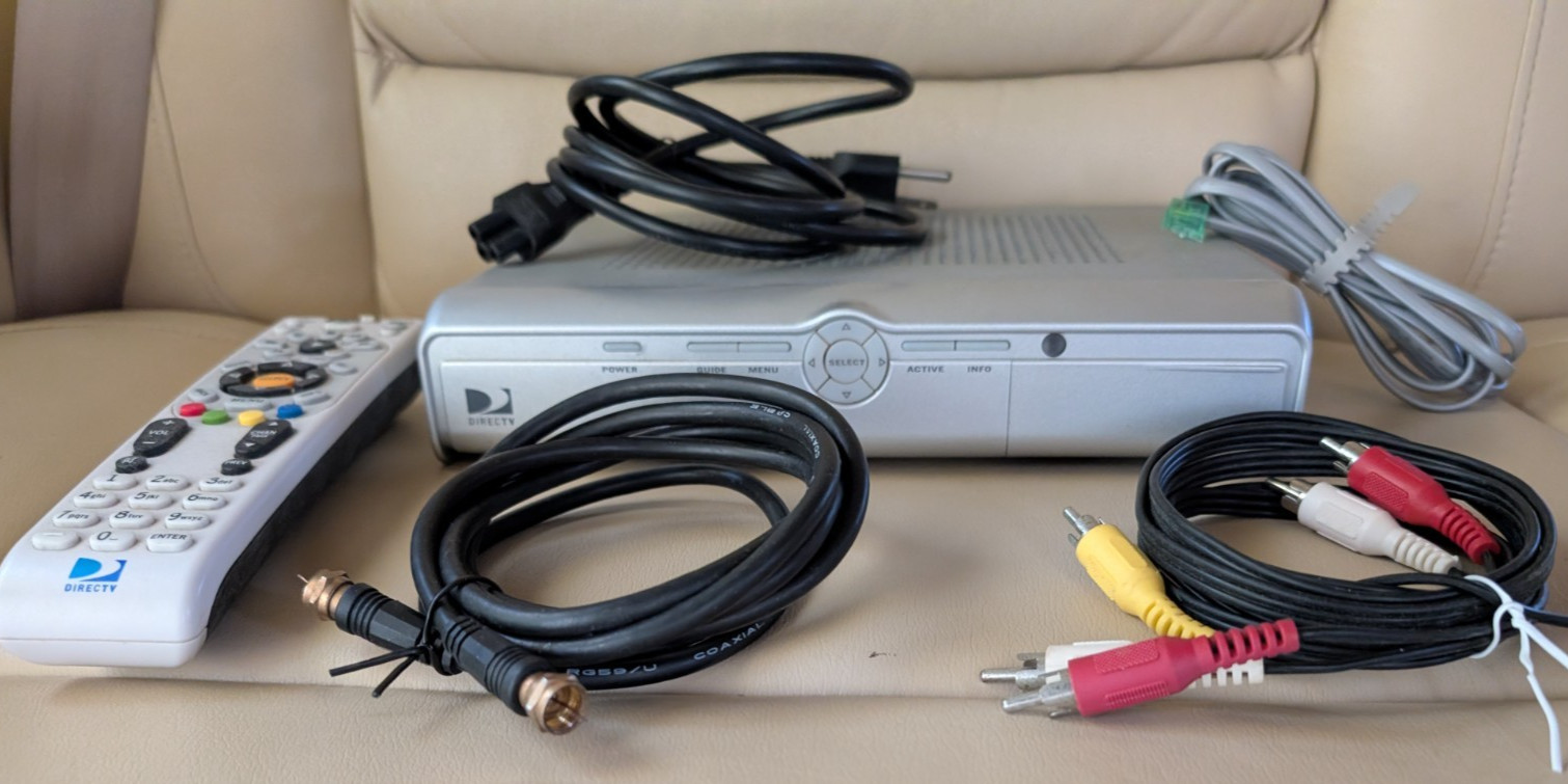 DirecTV D11-100 Satellite Receiver Silver with Remote DirecTV D11-100 Satellite Receiver Silver with Remote