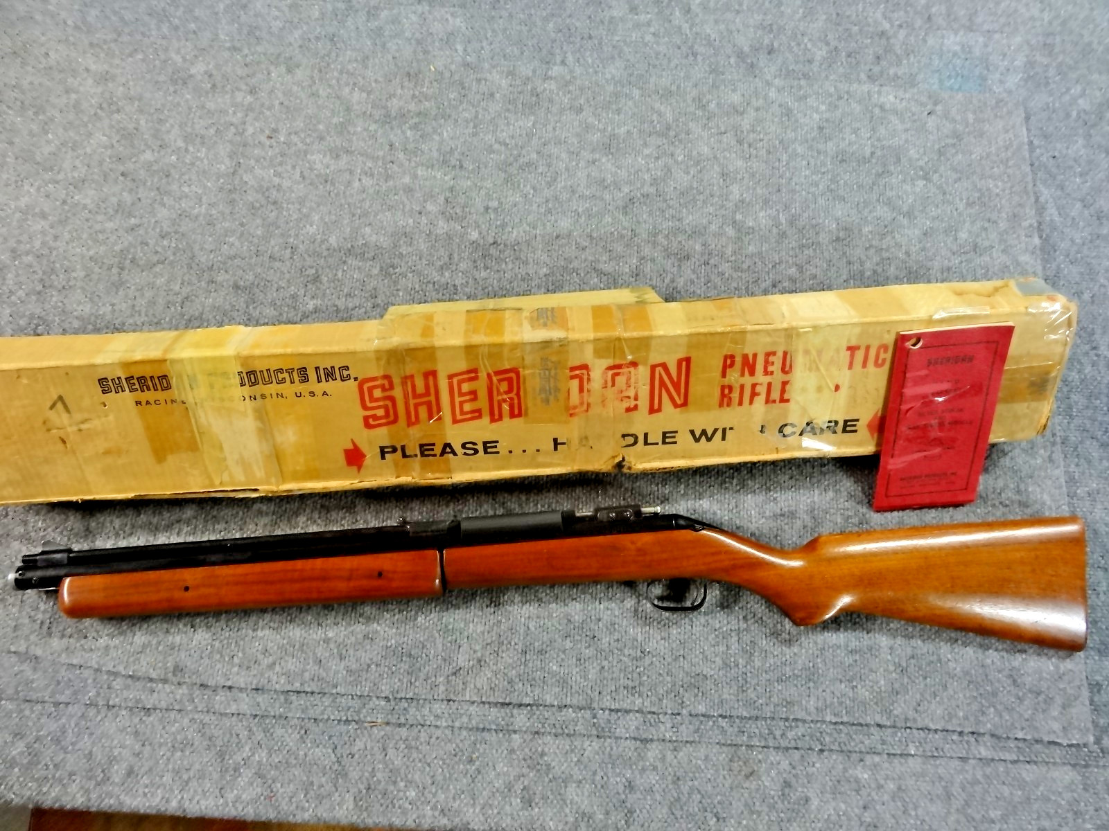 Nice Vintage  Sheridan Blue Streak .20 cal /5mm  Air Rifle w/Box
