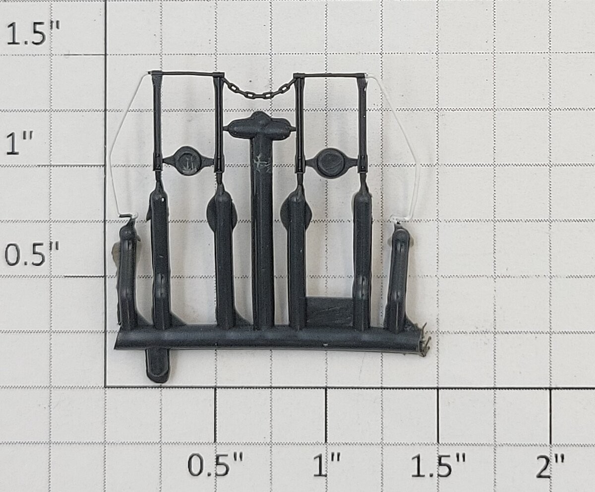 Athearn 67575 HO Gray and White End Rail on Sprue