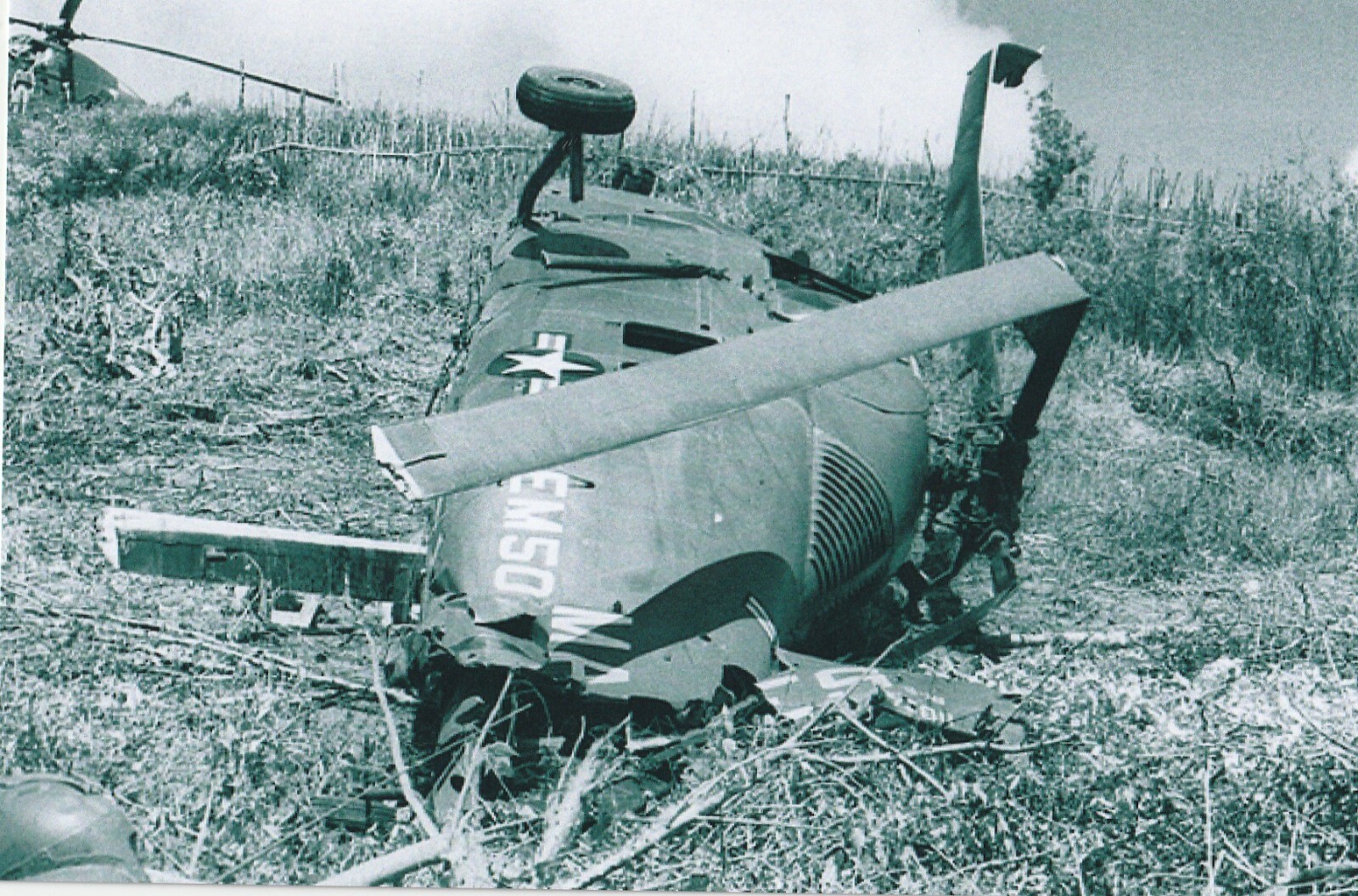Vietnam  War  Photos --   Crashed Sikorsky UH-34