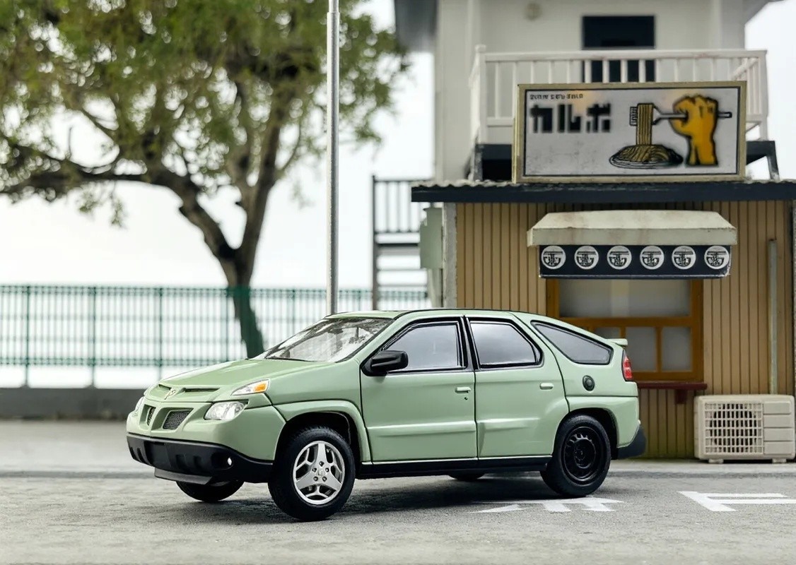 GOC 1:64 HEC Pantiac Aztek SUV Sports Model Diecast Metal Car GOC 1:64 HEC Pantiac Aztek SUV Sports Model Diecast Metal Car