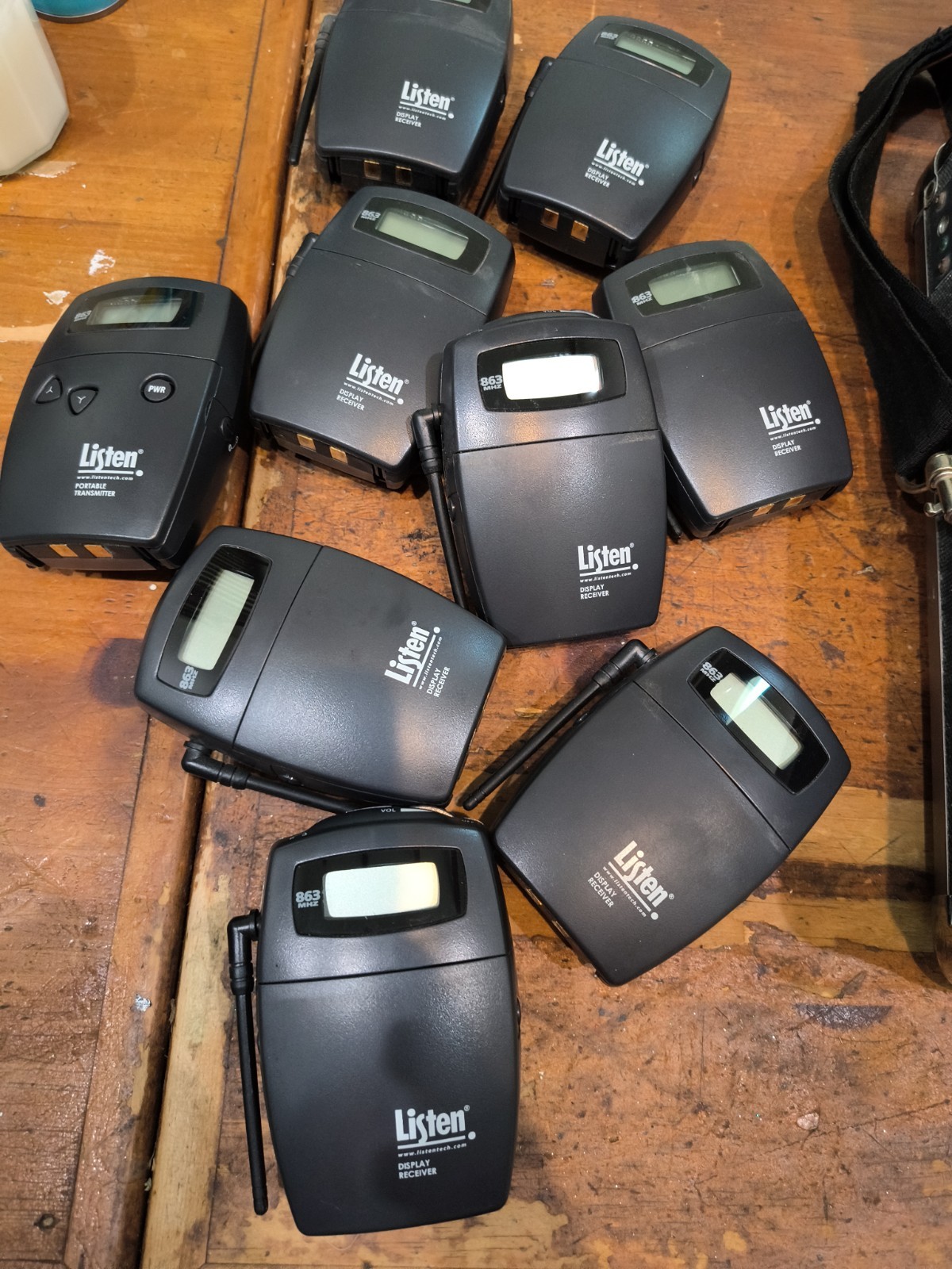 Listen Technologies(1) LT-700-863 Transmitter (8)LR-400-863 Receiver