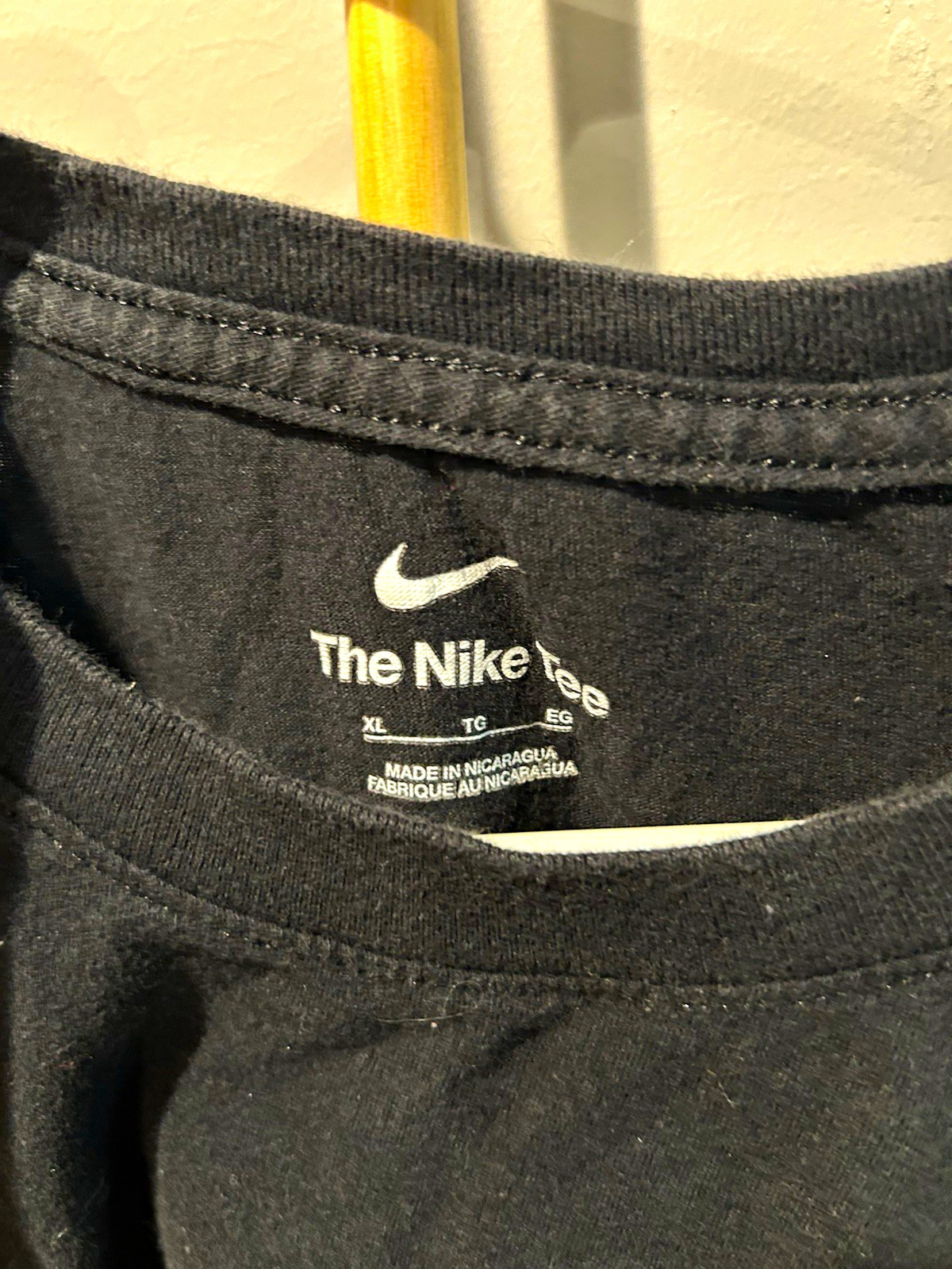 Nike Men’s The Nike Tee Crewneck T-Shirt Size XL Black Graphic Logo Cotton