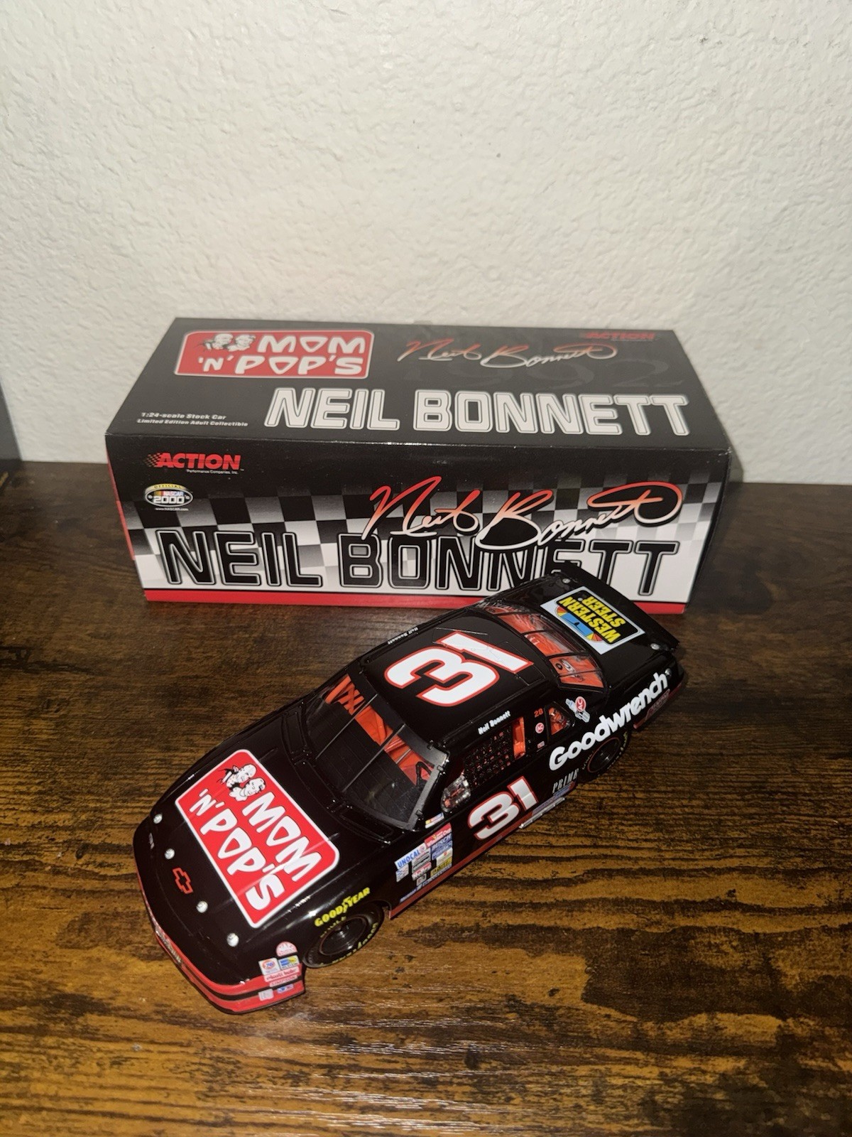 Neil Bonnett #31 Mom N Pop\'s 1992 Lumina RCCA Action 2000 1:24 Bank 285 of 804 Neil Bonnett #31 Mom N Pop\'s 1992 Lumina RCCA Action 2000 1:24 Bank 285 of 804