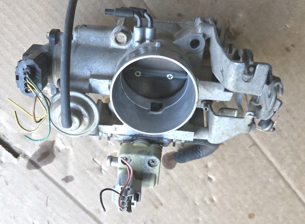 1995-1997 Toyota Tacoma 4Runner T1004x2  3.4l Throttle Body Valve Oem