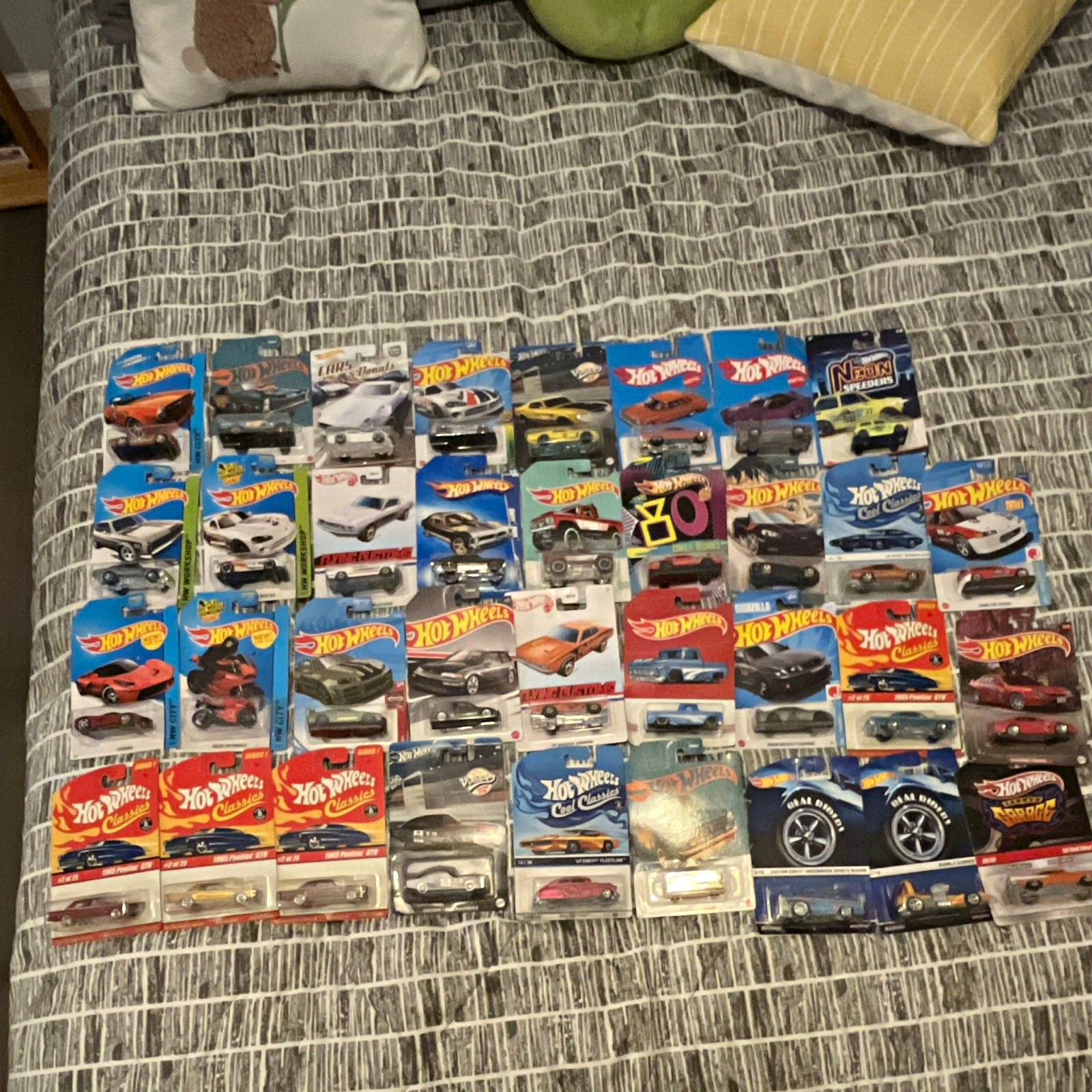 Hot Wheels big lot lot of 35 cars