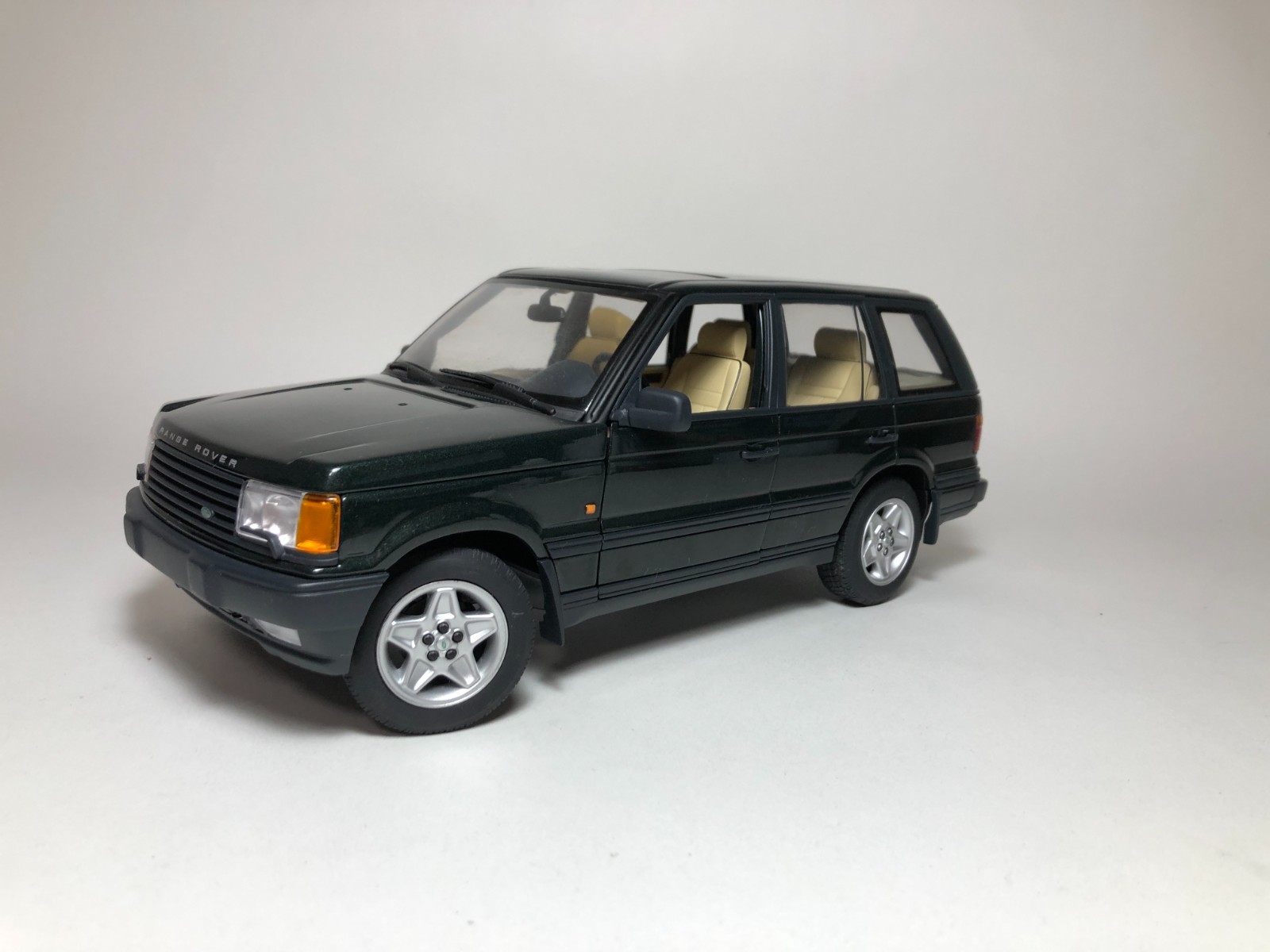1/18 autoart RANGE ROVER 4.6 HSE