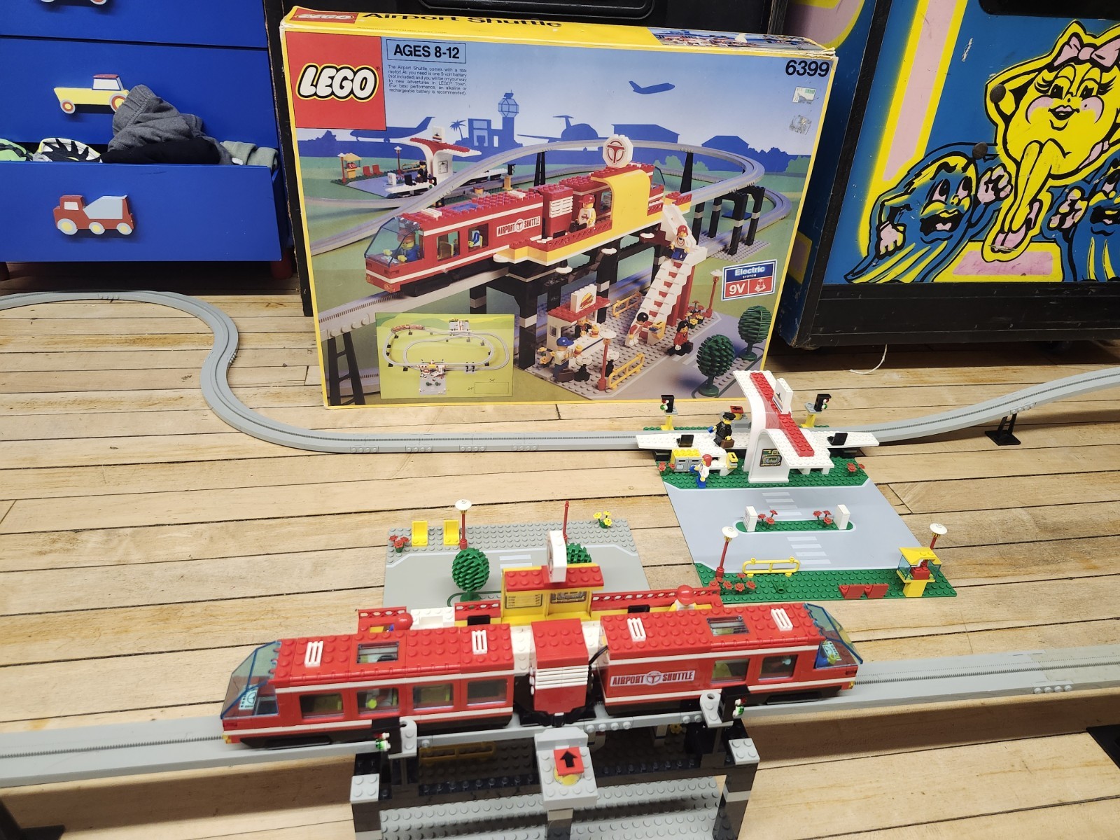 LEGO Town: Airport Shuttle 6399 - 100% Complete with box. Great stickers LEGO Town: Airport Shuttle 6399 - 100% Complete with box. Great stickers