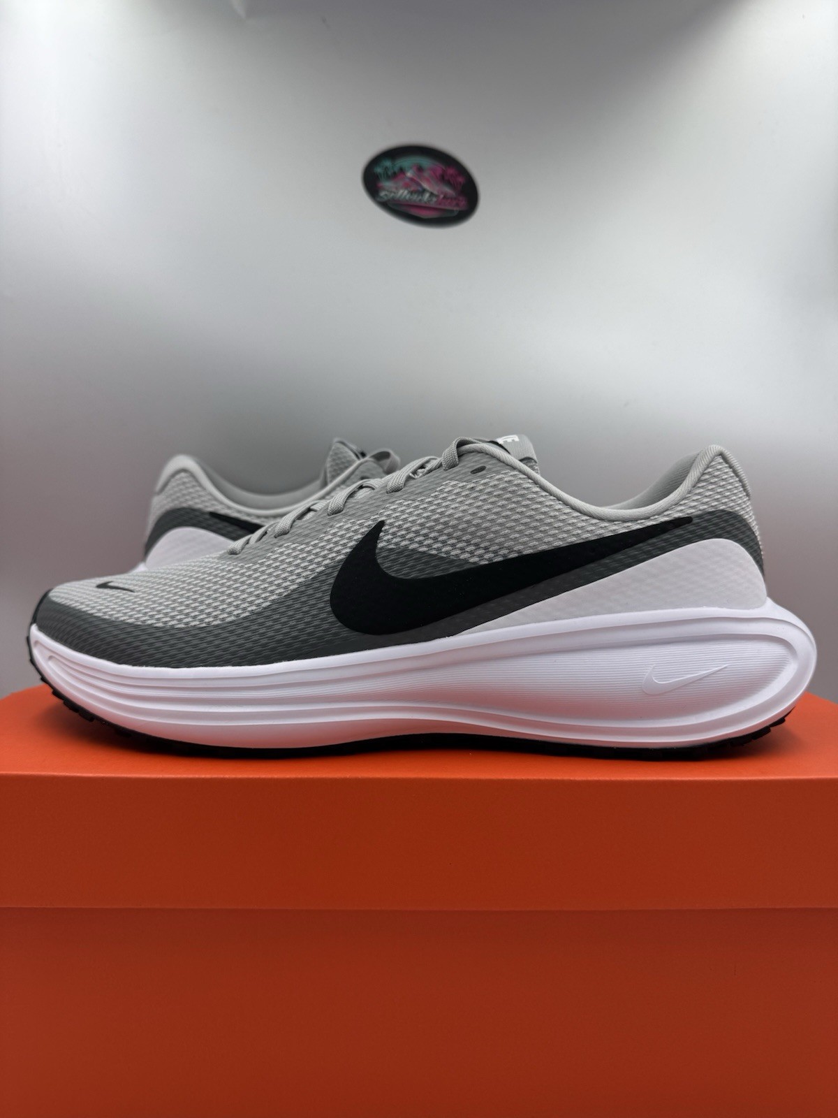 Nike Revolution 8 Light Smoke Grey Black HJ9198-004 Size 9.5