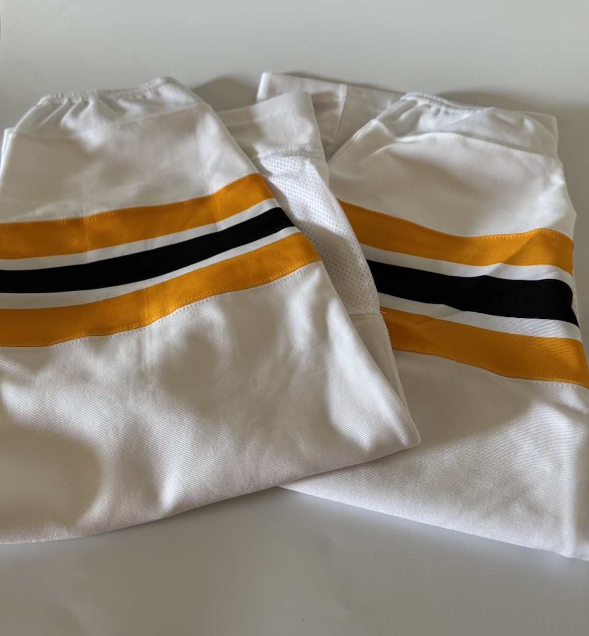 adidas XL Boston Bruins Made In Canada White Pro Stock Team Issued Hockey Socks adidas XL Boston Bruins Made In Canada White Pro Stock Team Issued Hockey Socks