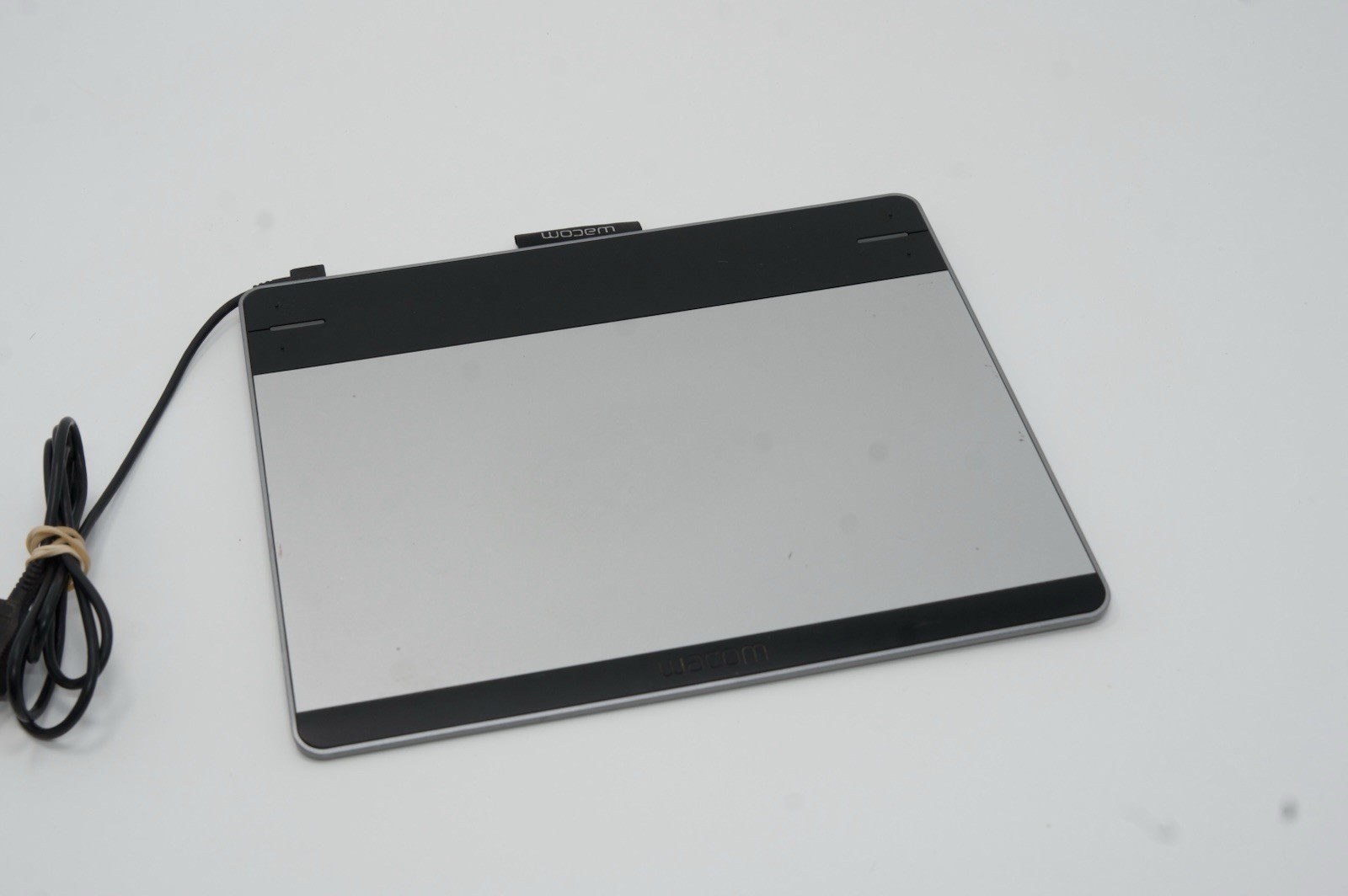 Wacom CTL-480 Intuos Small Pen Tablet Cable Bag CD Guide - No Pen Wacom CTL-480 Intuos Small Pen Tablet Cable Bag CD Guide - No Pen