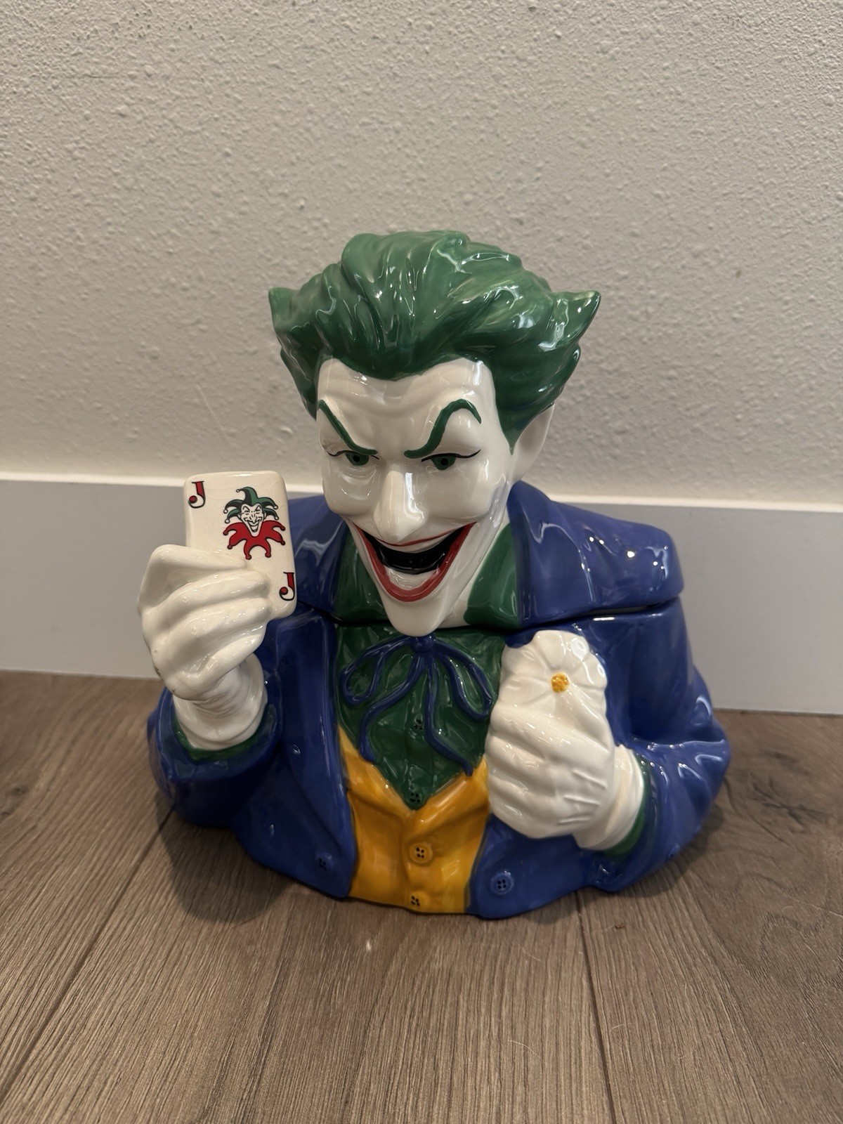 DC Comics Joker ceramic cookie jar produced by Westland Giftware 25533 READ