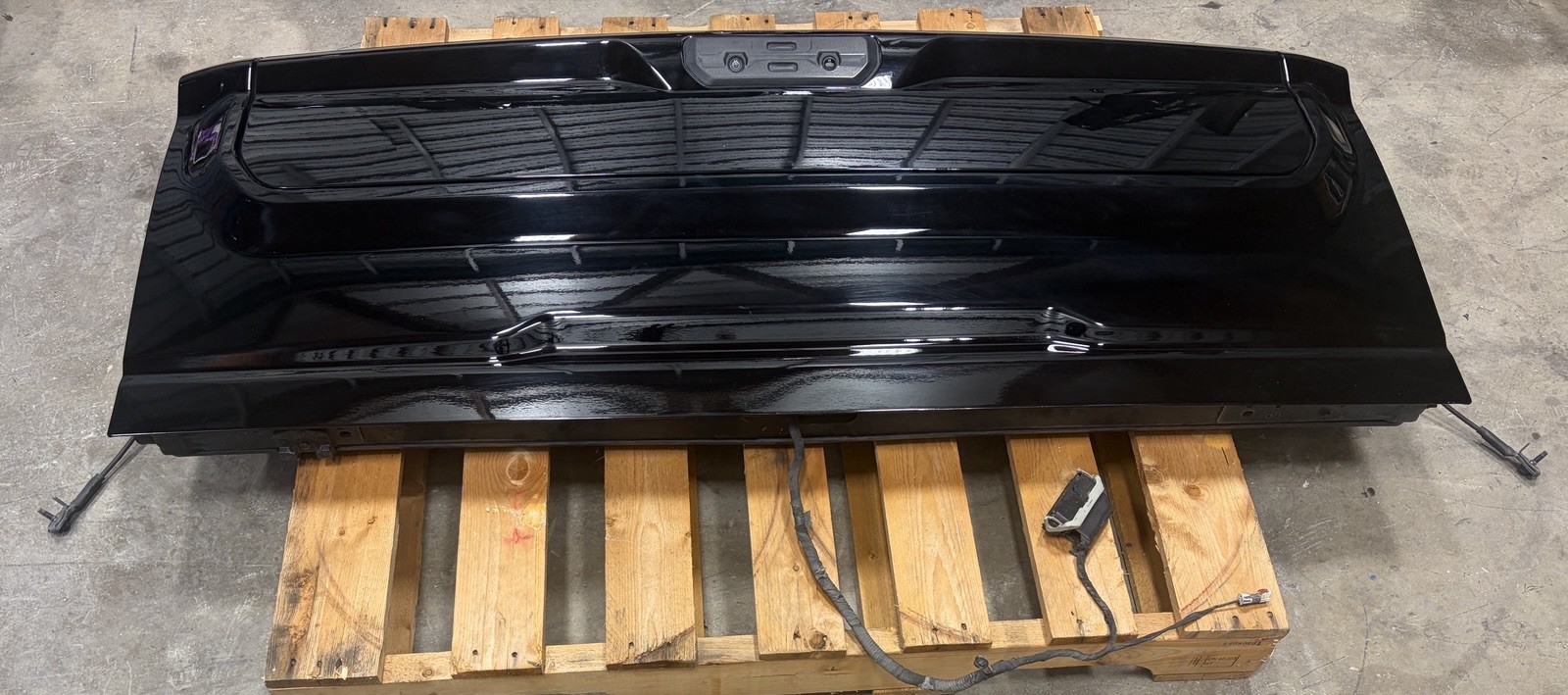2019-2023 CHEVY SILVERADO MULTIPRO 3-PIECE TAILGATE BLACK