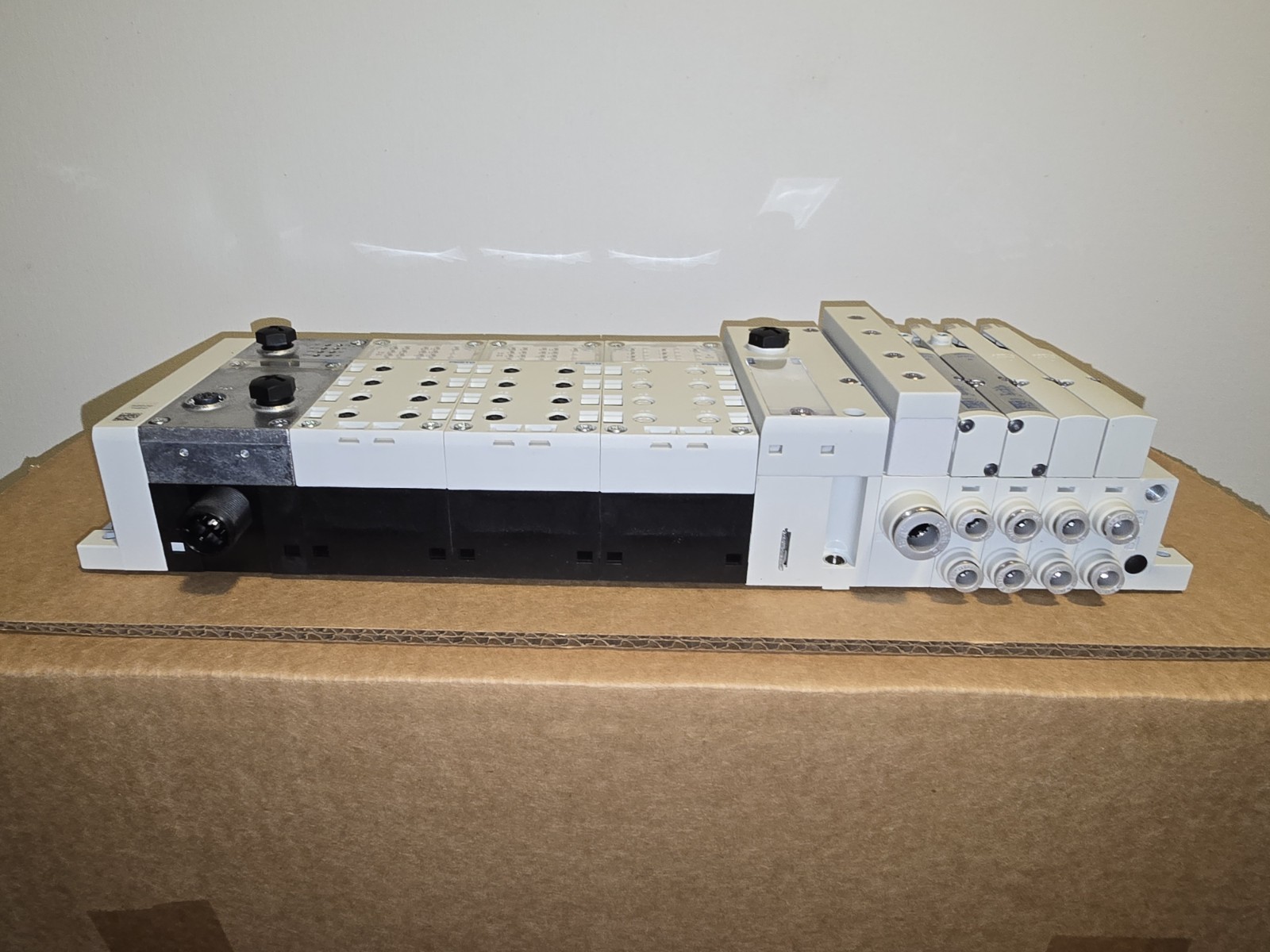 Festo MPAL-VI 34P-CX Valve Terminal 569926 CPX -M GE-EV FB20 J6BD2QT48HZ