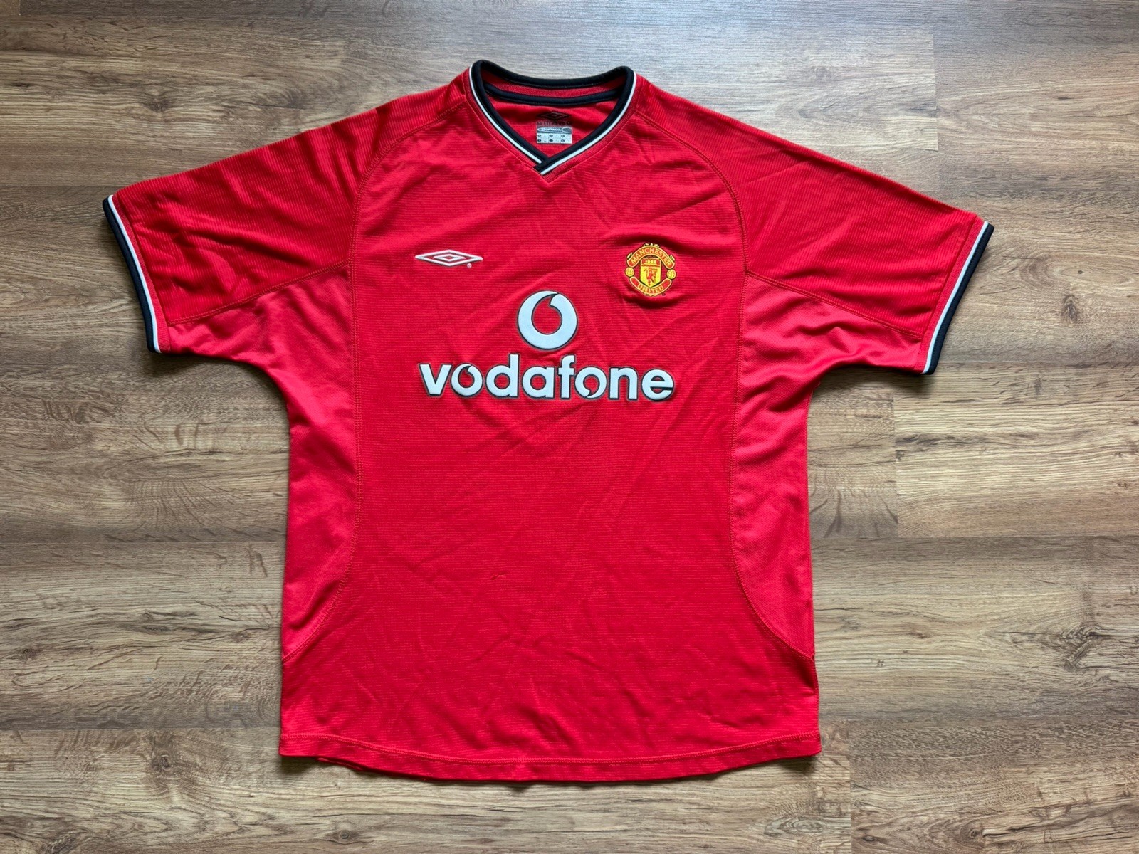 VINTAGE MANCHESTER UNITED ENGLAND 2000/2002 HOME FOOTBALL SHIRT JERSEY UMBRO VINTAGE MANCHESTER UNITED ENGLAND 2000/2002 HOME FOOTBALL SHIRT JERSEY UMBRO