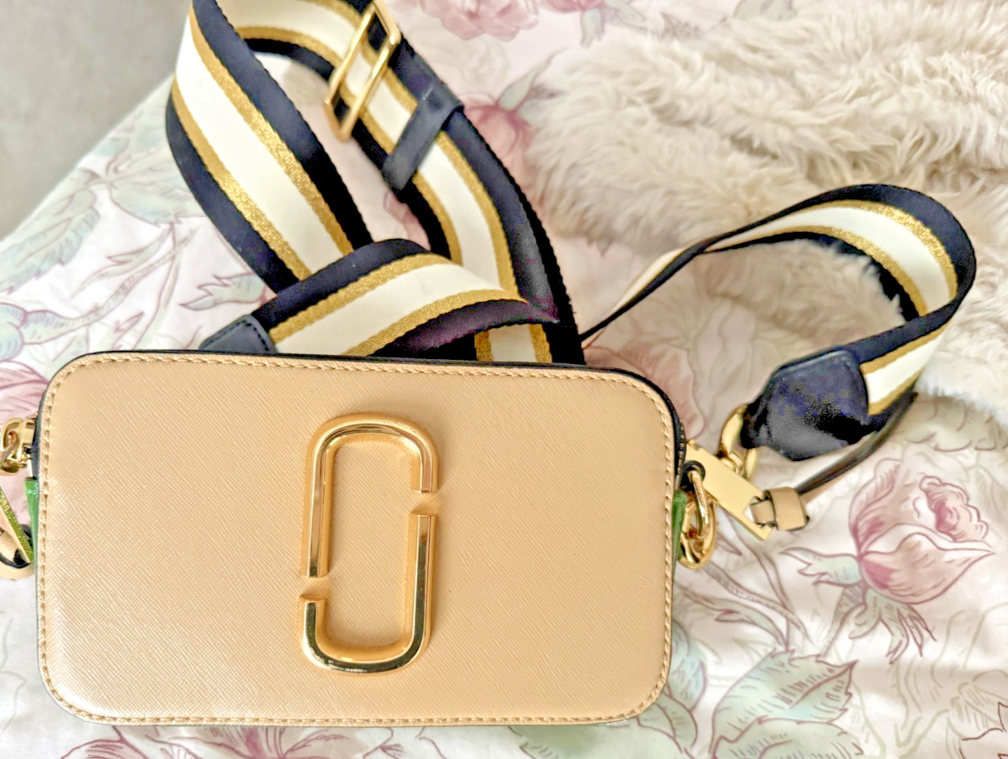 Pre-Owned Marc Jacobs - The Snapshot – J Marc (Beige, white, green) camera bag