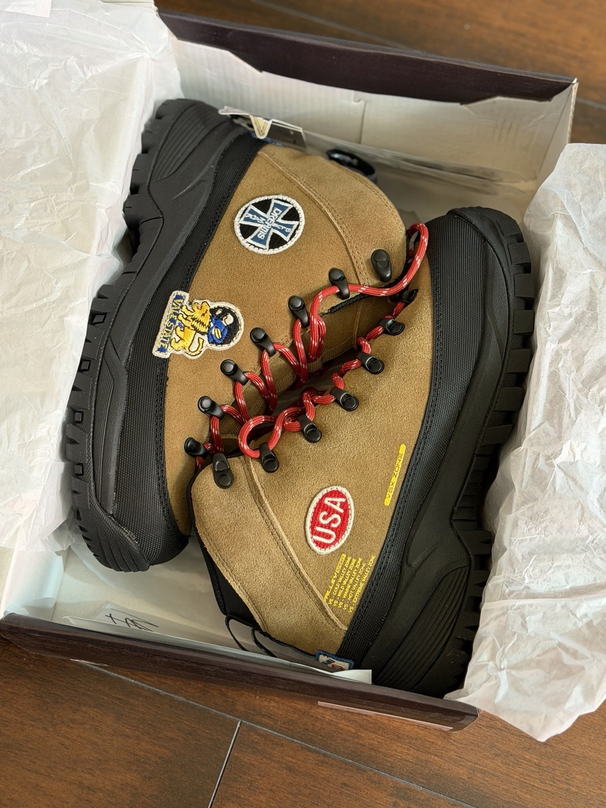 VALE FOREVER CLASSIC HIKERS Size 5 VALE FOREVER CLASSIC HIKERS Size 5