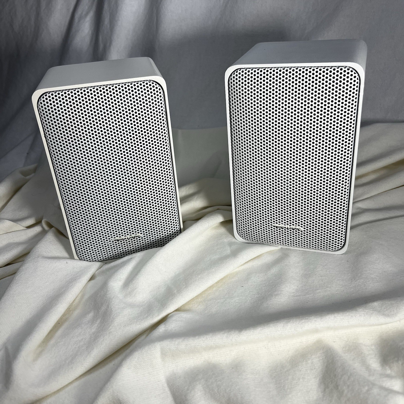Realistic Minimus-7 Speaker 40-2045 White 40W 8 Ohm Radio Shack Set Of 2 Tested