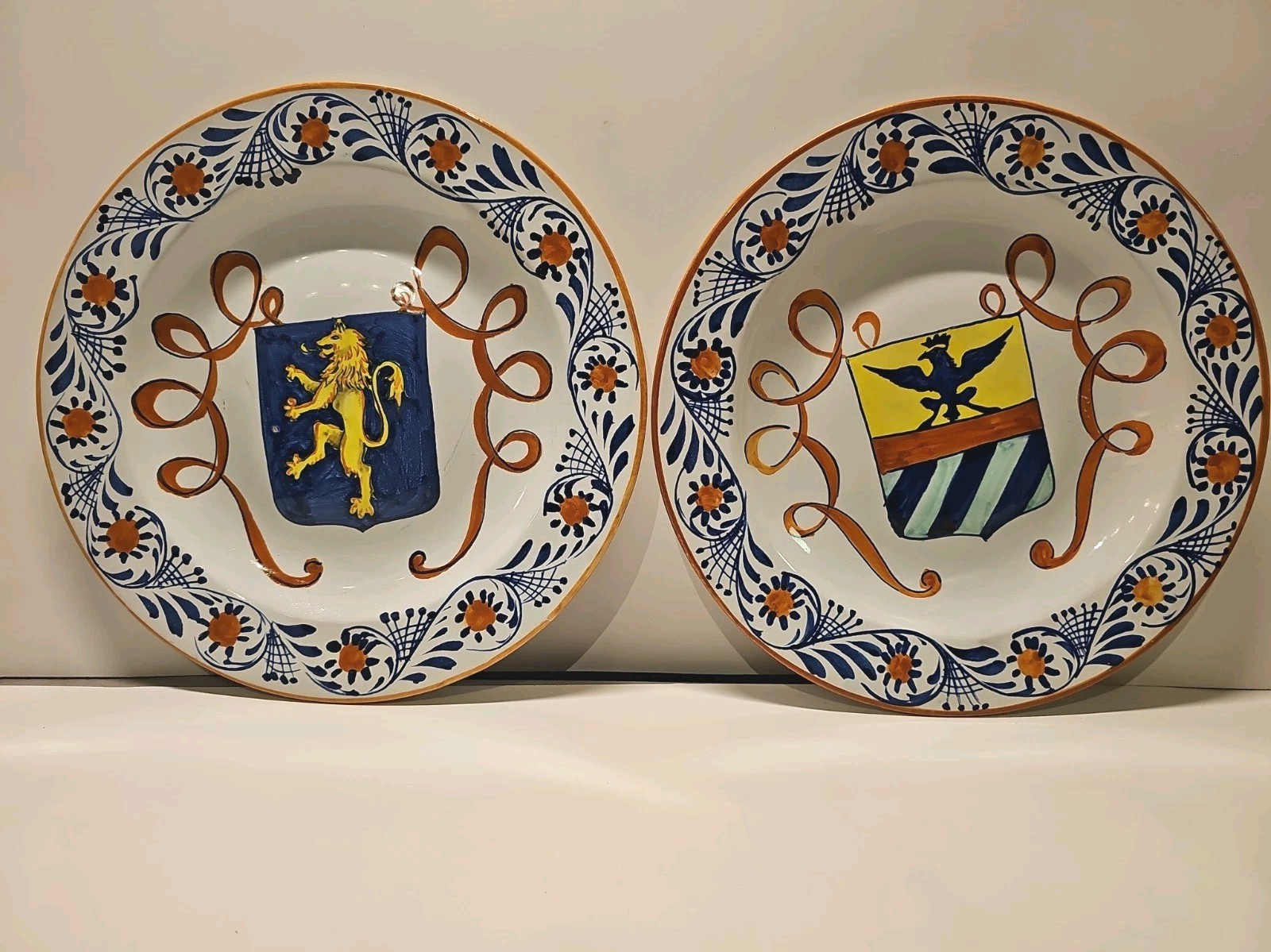 Set of 2 Vintage Italian Majolica Wall Plates Heraldic Lion & Eagle Crests 10
