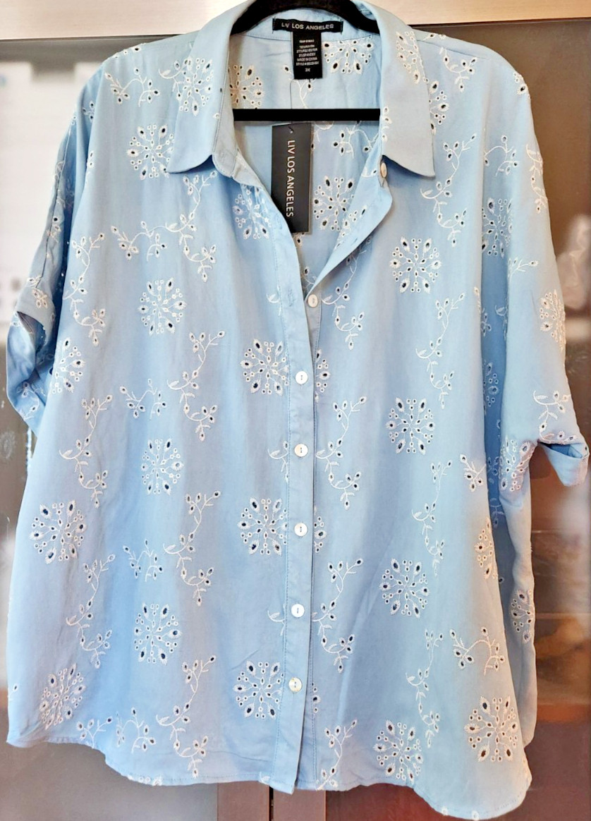 Liv los Angels Plus 3X  baby blue Eyelet  3/4 short sleeve button front blouse