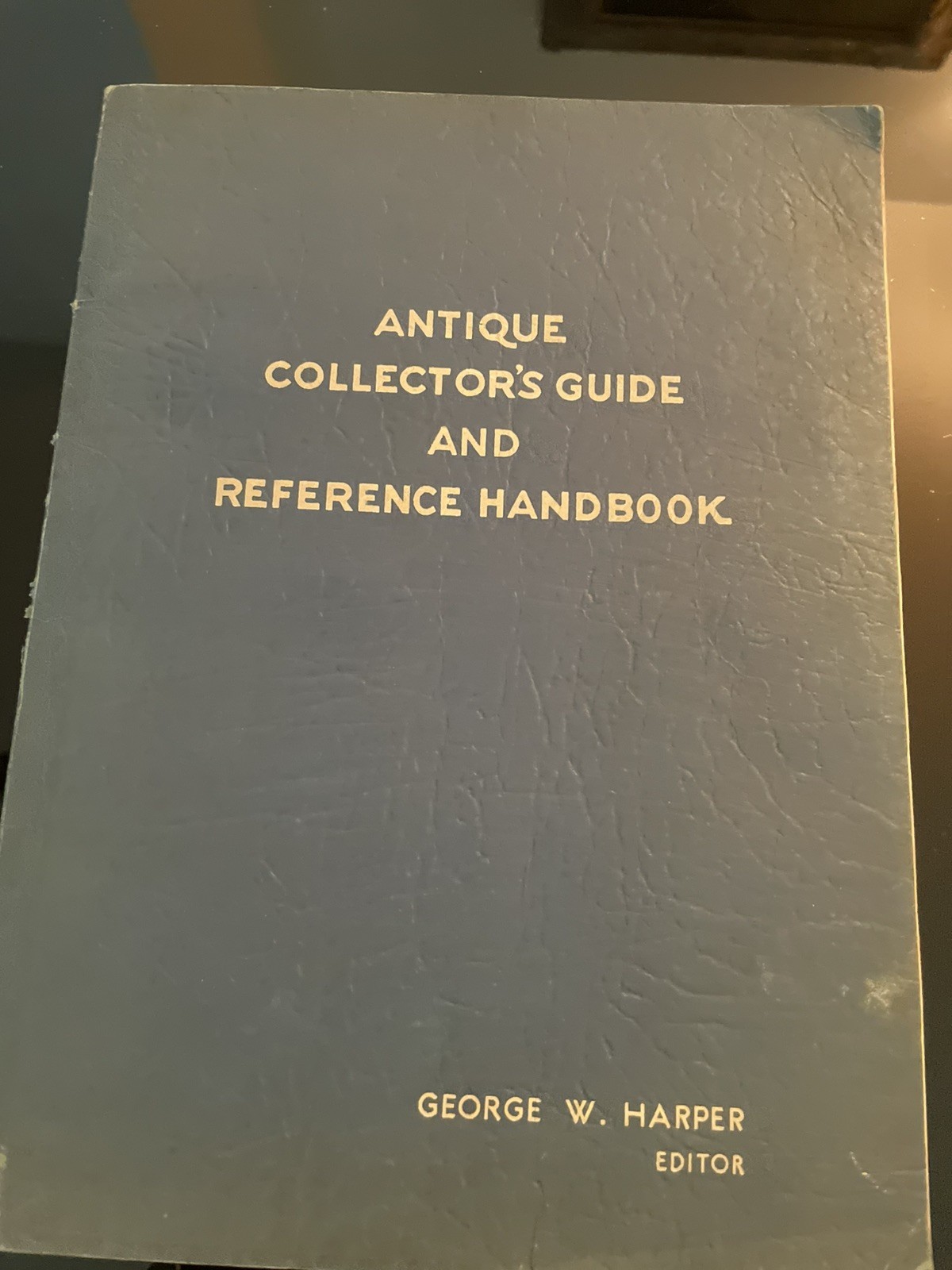 ANTIQUE COLLECTOR\'S GUIDE AND REFERENCE HANDBOOK 1939 FIRST EDITION