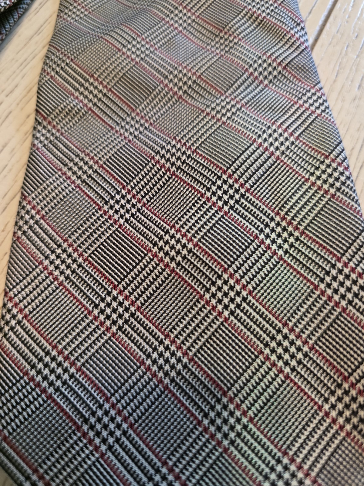 Brooks Brothers Pure Silk Woven Plaid Pointed Tie Gray Black Red