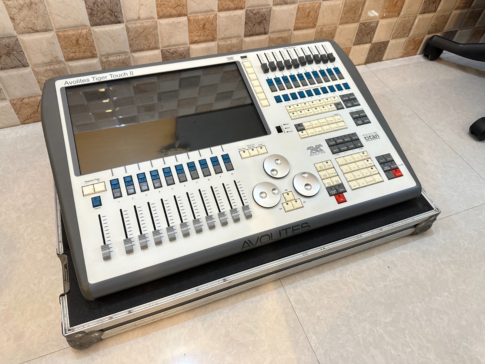 Avolites Tiger Touch II Lighting Console with Flight Case