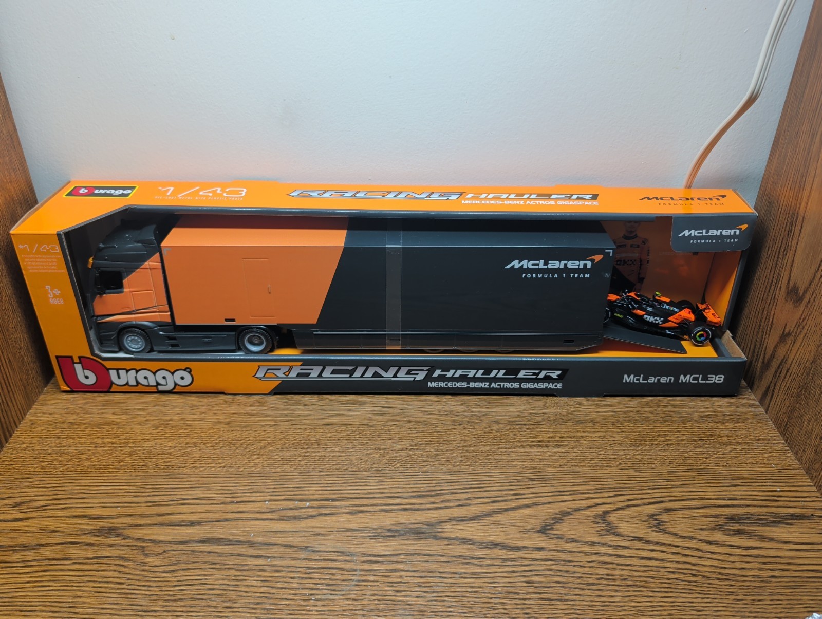 Bburago Racing Hauler Mclaren Lando Norris MCL38 1/43 Diecast 2024