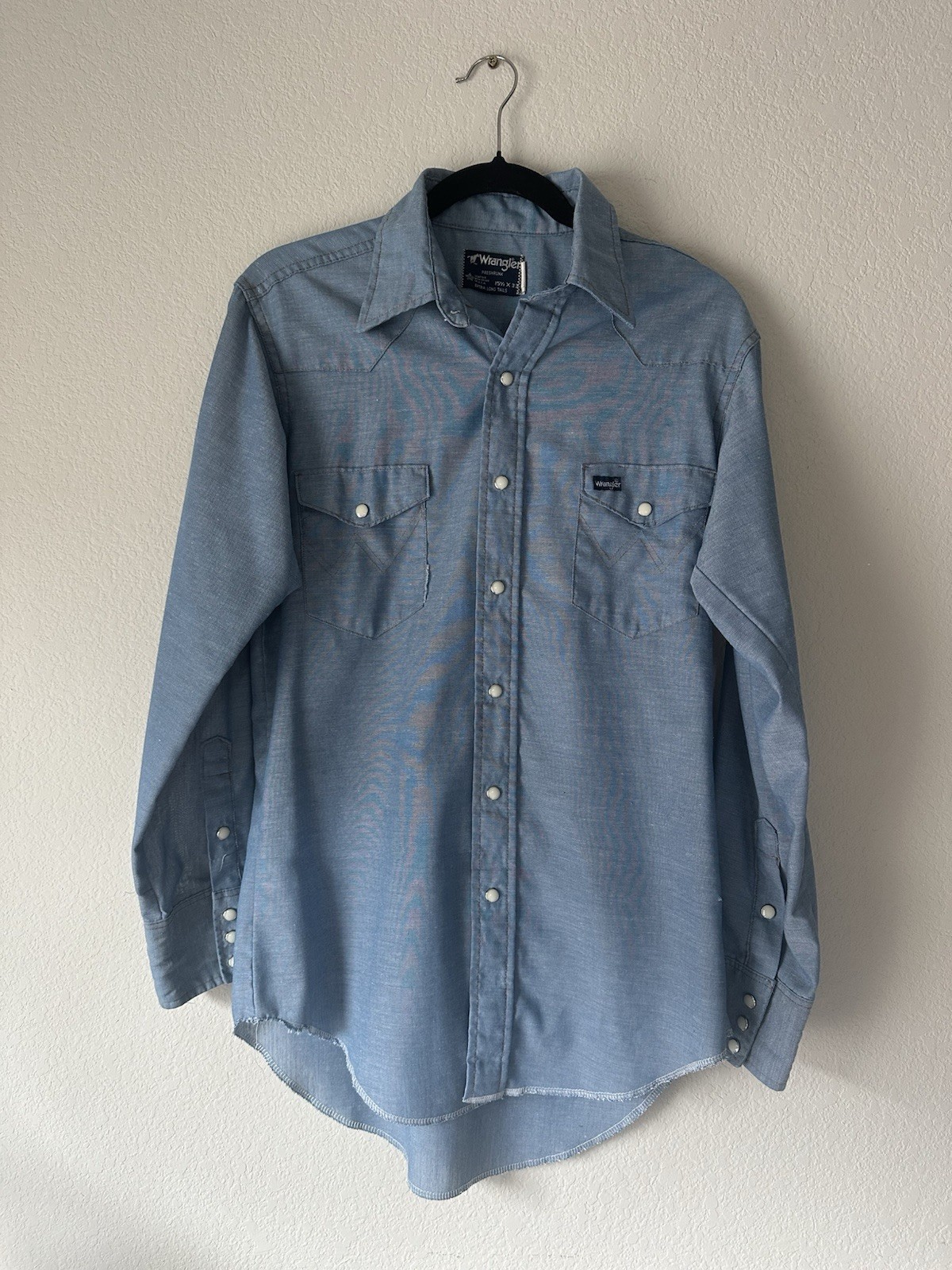 Vintage Wrangler Pearl Snap Western Shirt 15.5 33 USA Made Blue Chambray Cowboy Vintage Wrangler Pearl Snap Western Shirt 15.5 33 USA Made Blue Chambray Cowboy
