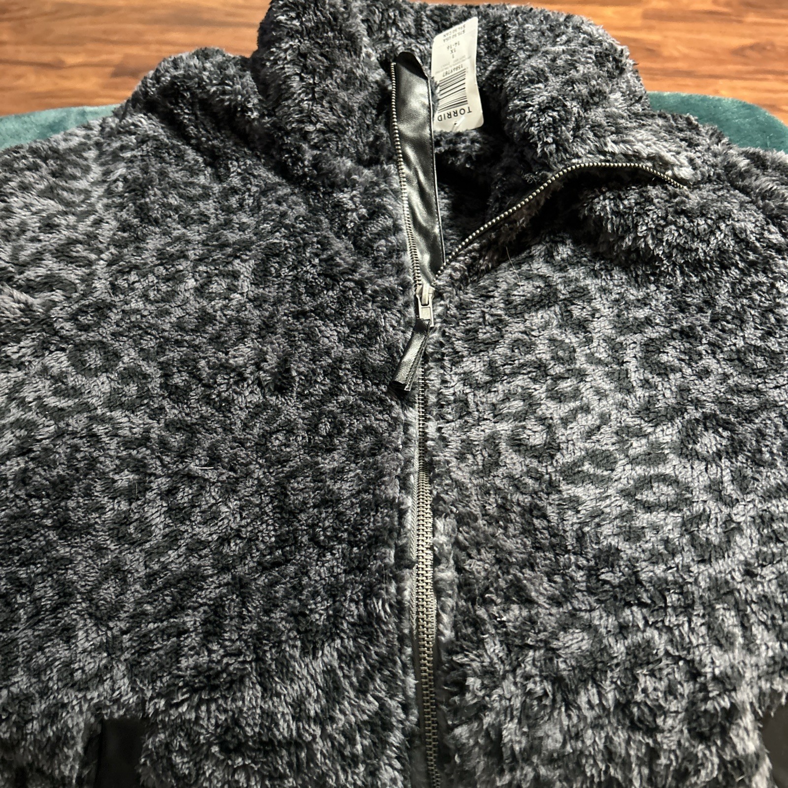 Torrid  1X XXL Gray Leopard Print Cozy Bear Sherpa Style Full Zip Jacket R $75