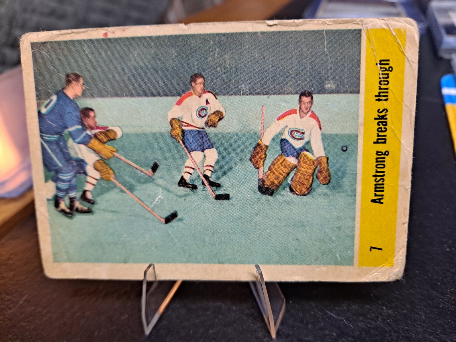 1958 PARKHURST #7 GEORGE ARMSTRONG BREAKS THROUGH TORONTO MAPLE LEAFS