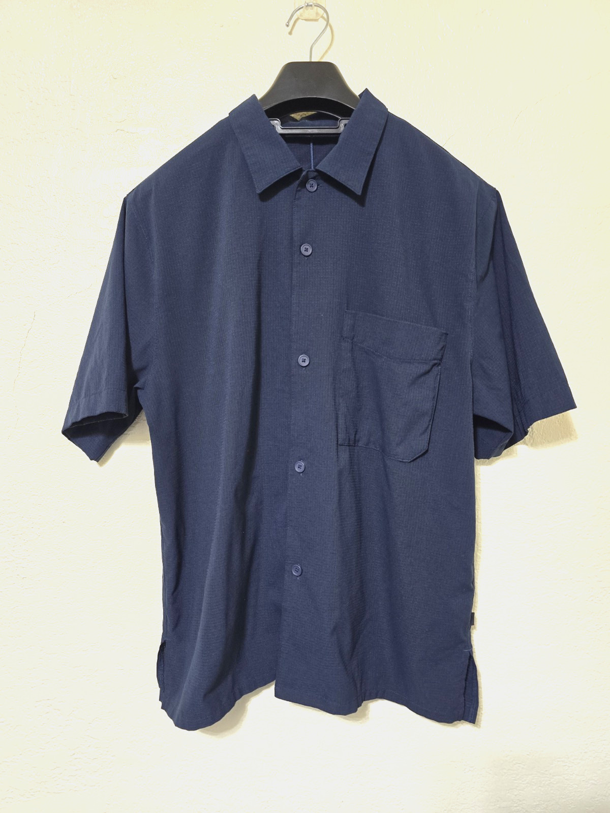 Lululemon Men\'s Navy Blue Airing Easy Button Up Short Sleeve Shirt Large Lululemon Men\'s Navy Blue Airing Easy Button Up Short Sleeve Shirt Large