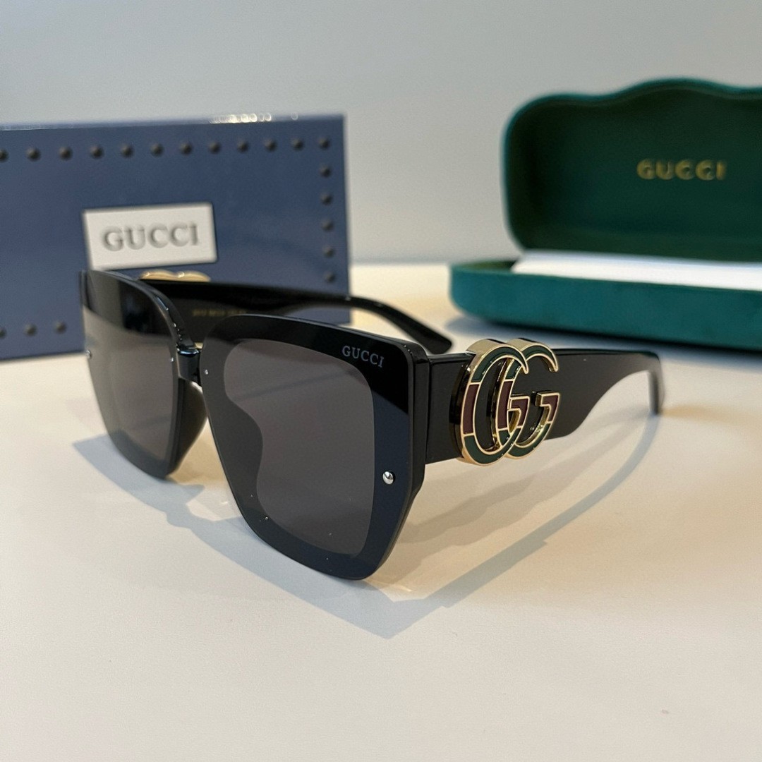 Gucci 68 口 9-145 GG2612 Square Sunglasses Black Acetate Frame Dark Grey Lens New