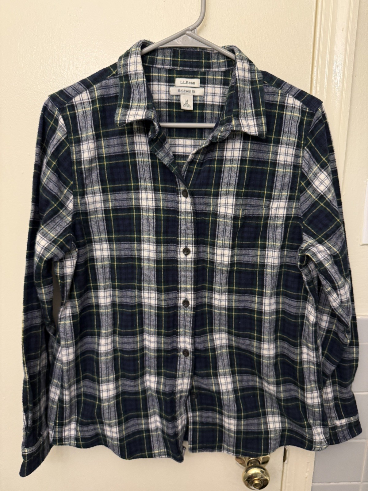 L.L.Bean Slightly Fitted Plaid Flannel Button Down Shirt Mens M Reg Pockets