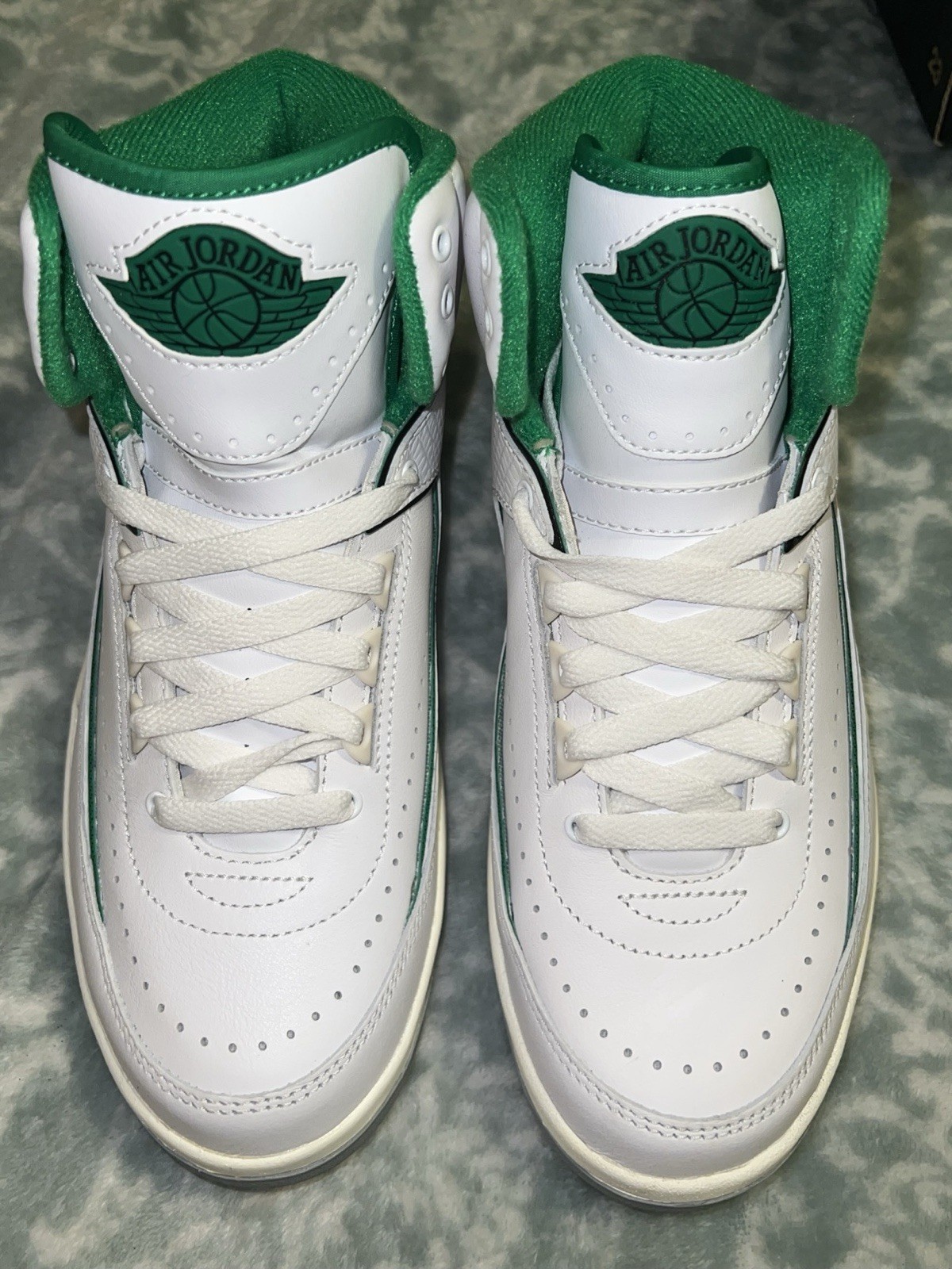 BRAND  NEW Nike Air Jordan 2 Lucky Green SIZE 6 Y White Green