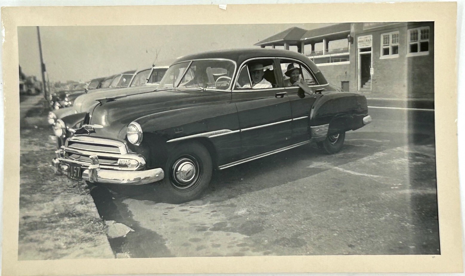 1951 Type-1 CHEVROLET DELUXE STYLELINE 4-DOOR SEDAN Photo Dated 1952
