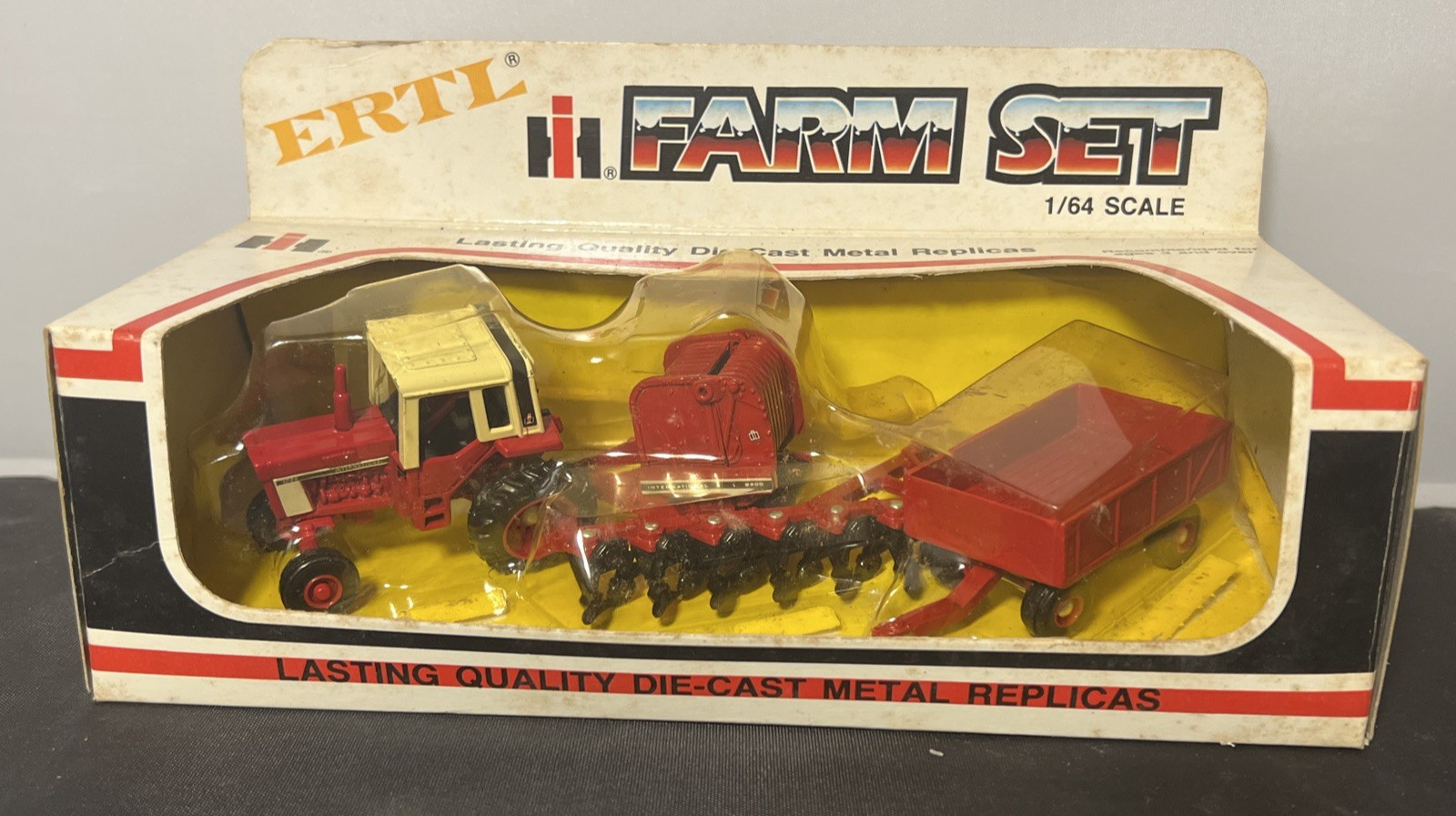 Vintage Ertl IH Farm Set 1/64