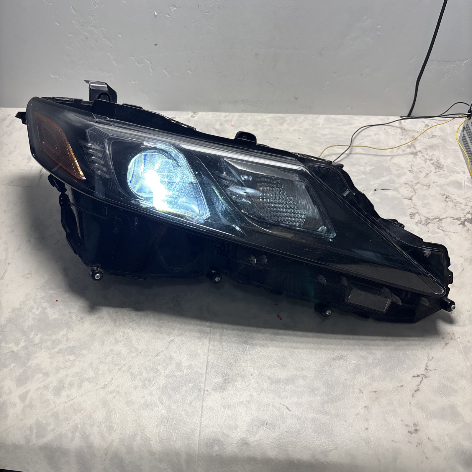 2018-24 Toyota Camry Headlight Passenger's Right Single Beam OEM Read Descriptio