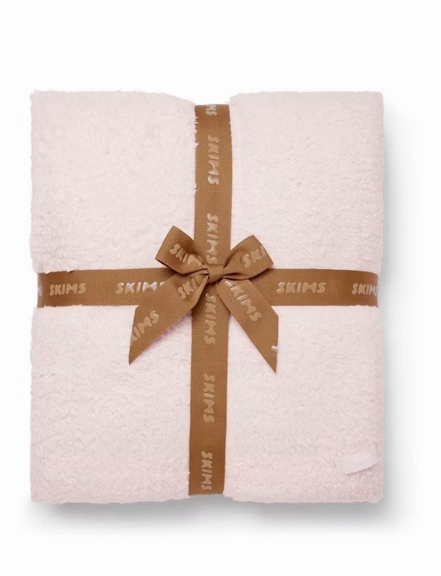 Skims Cozy Knit blanket, Barely Pink, New With Tags Skims Cozy Knit blanket, Barely Pink, New With Tags